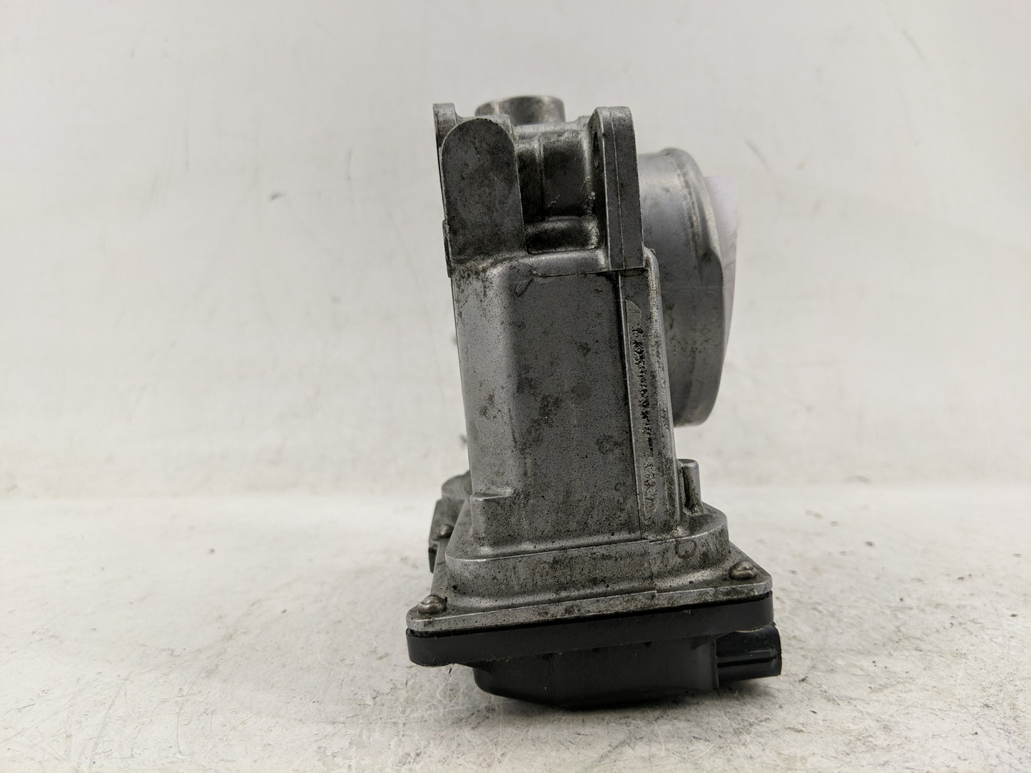 2007 Volvo V40 Throttle Body Fits Fits 2004 2005 2006 2008 2009 2010 OEM Used Auto Parts - Oemusedautoparts1.com