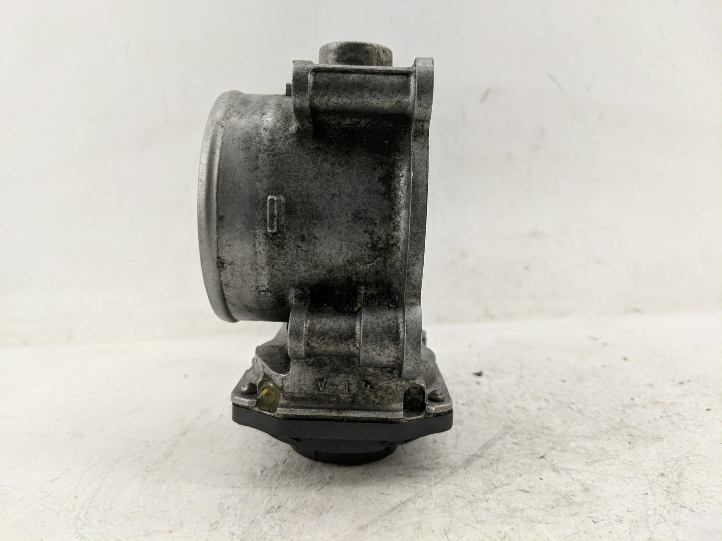 2007 Volvo V40 Throttle Body Fits Fits 2004 2005 2006 2008 2009 2010 OEM Used Auto Parts - Oemusedautoparts1.com