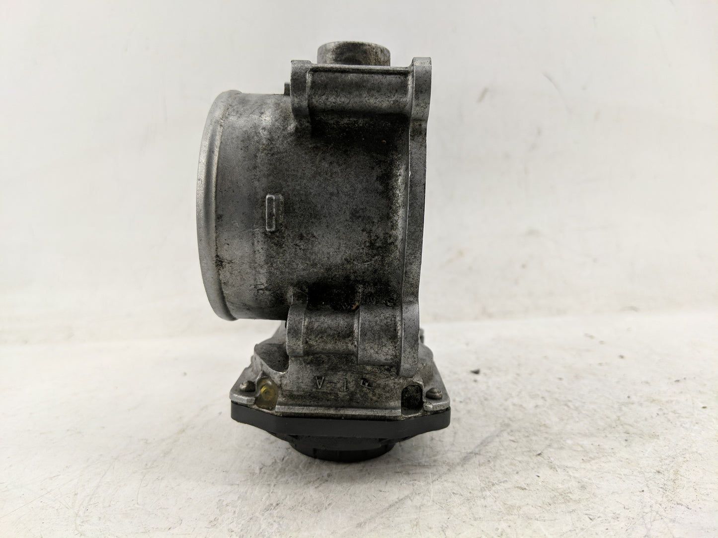 2007 Volvo V40 Throttle Body Fits Fits 2004 2005 2006 2008 2009 2010 OEM Used Auto Parts - Oemusedautoparts1.com