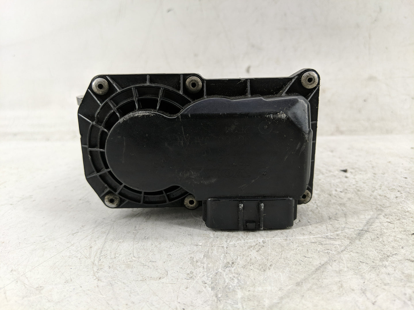2007 Volvo V40 Throttle Body Fits Fits 2004 2005 2006 2008 2009 2010 OEM Used Auto Parts - Oemusedautoparts1.com