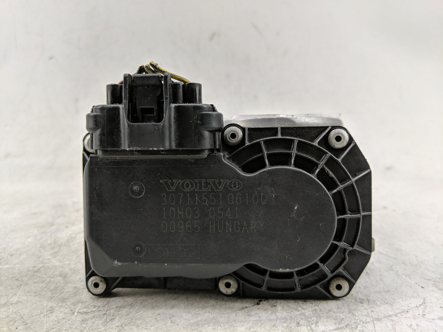 2007 Volvo V40 Throttle Body Fits Fits 2004 2005 2006 2008 2009 2010 OEM Used Auto Parts - Oemusedautoparts1.com