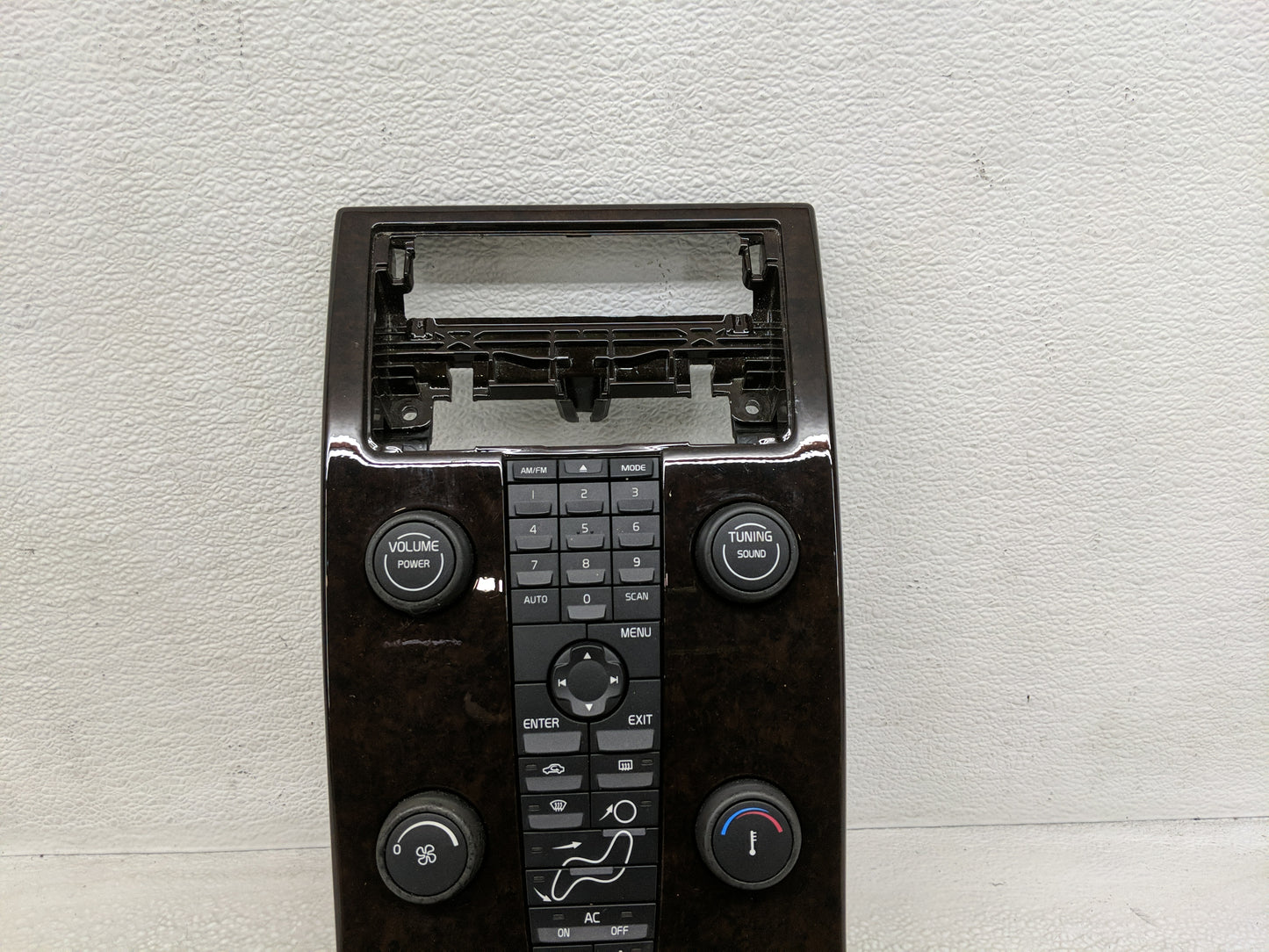 Volvo V40 Radio Control Panel - Oemusedautoparts1.com