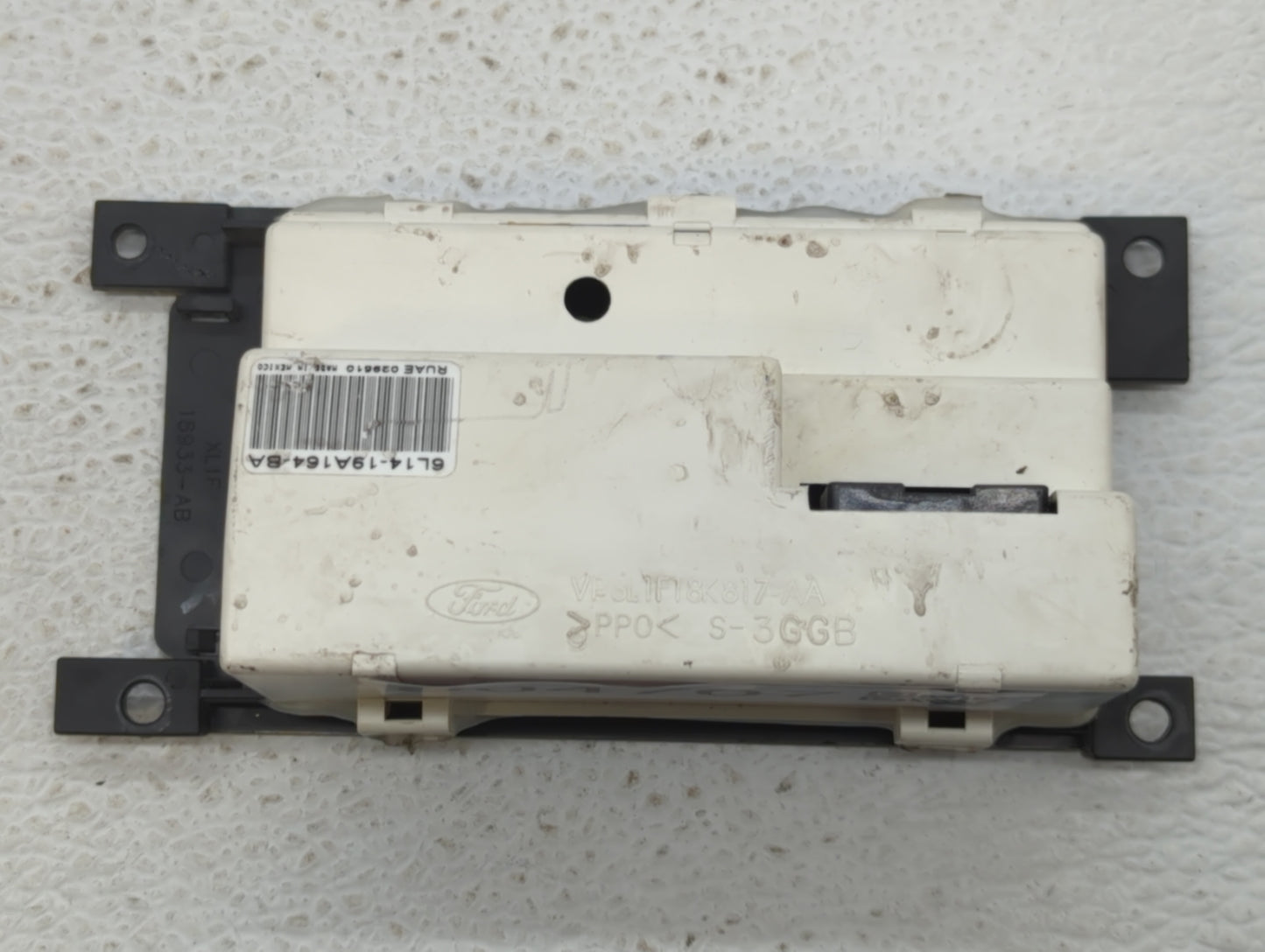 2007 Volvo V40 Radio AM FM Cd Player Receiver Replacement P/N:6L14-19A164-BA Fits Fits 2008 2009 2010 2011 2012 2013 OEM Use