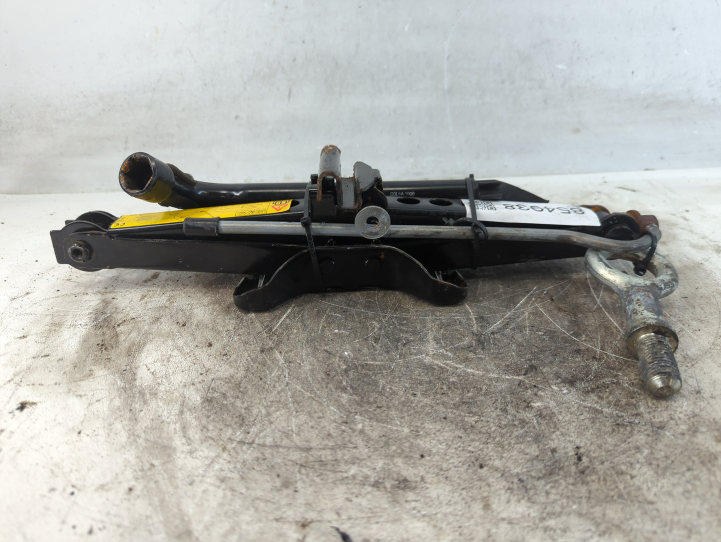 2007 Volvo V40 Spare Scissor Car Jack - Oemusedautoparts1.com