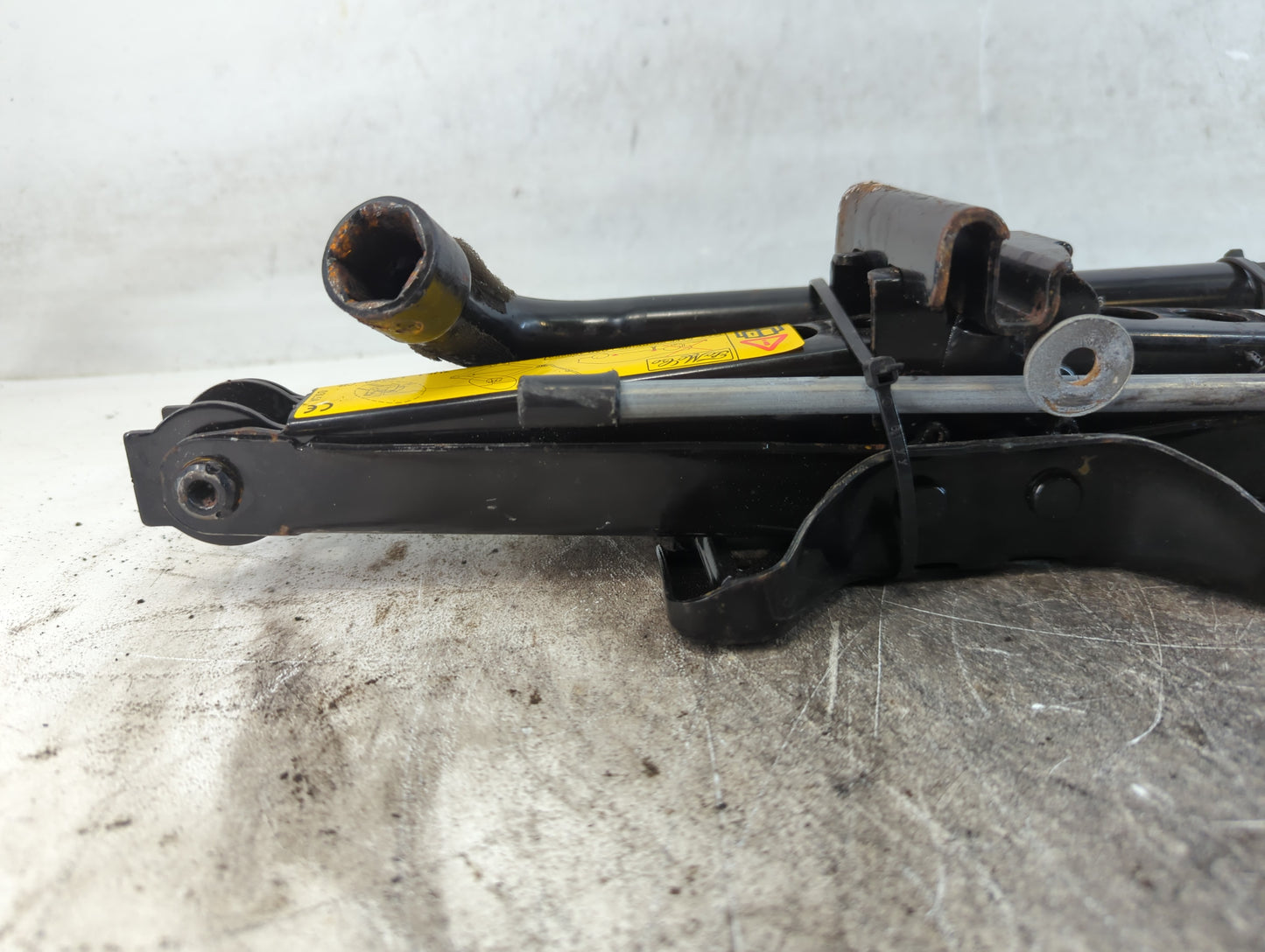 2007 Volvo V40 Spare Scissor Car Jack - Oemusedautoparts1.com