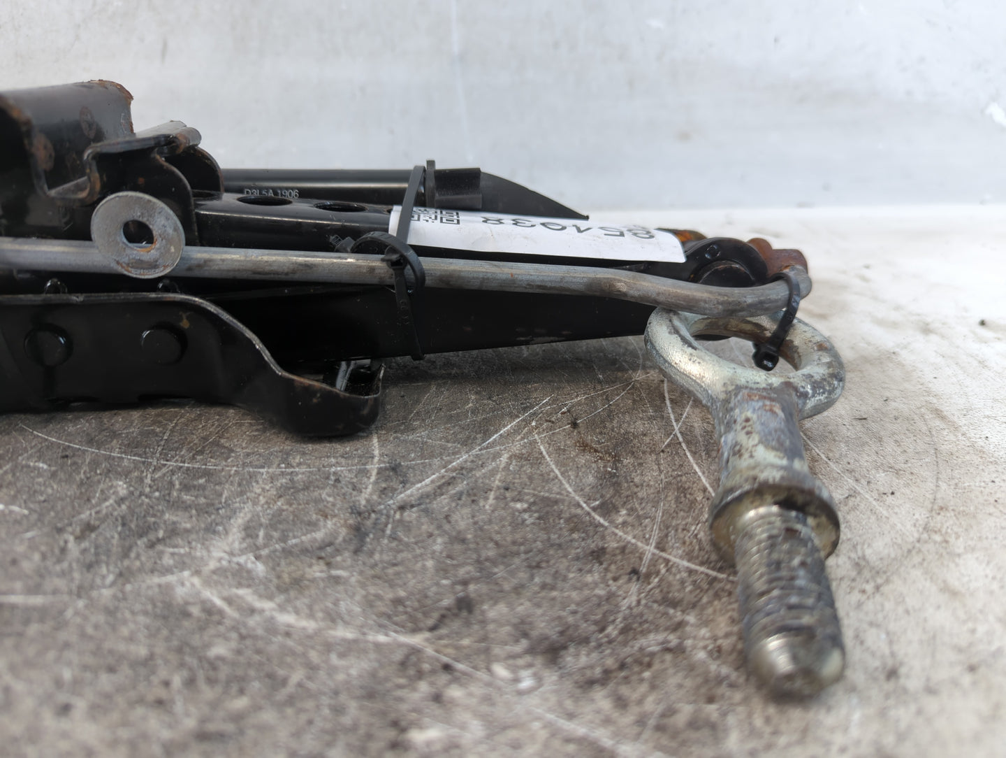 2007 Volvo V40 Spare Scissor Car Jack - Oemusedautoparts1.com