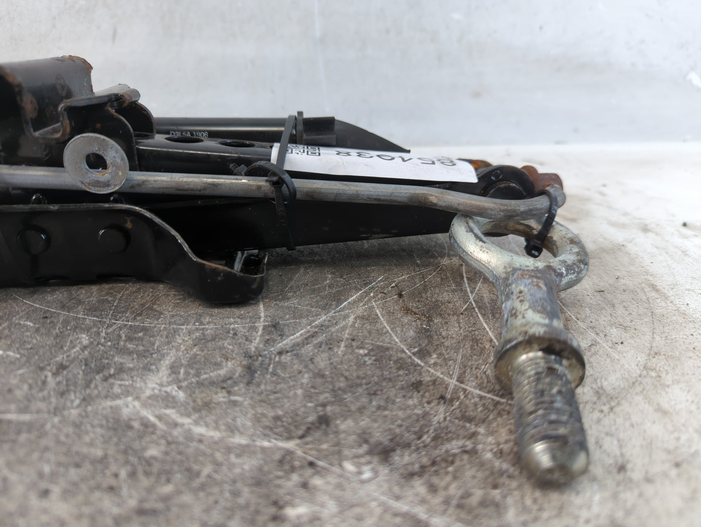 2007 Volvo V40 Spare Scissor Car Jack - Oemusedautoparts1.com