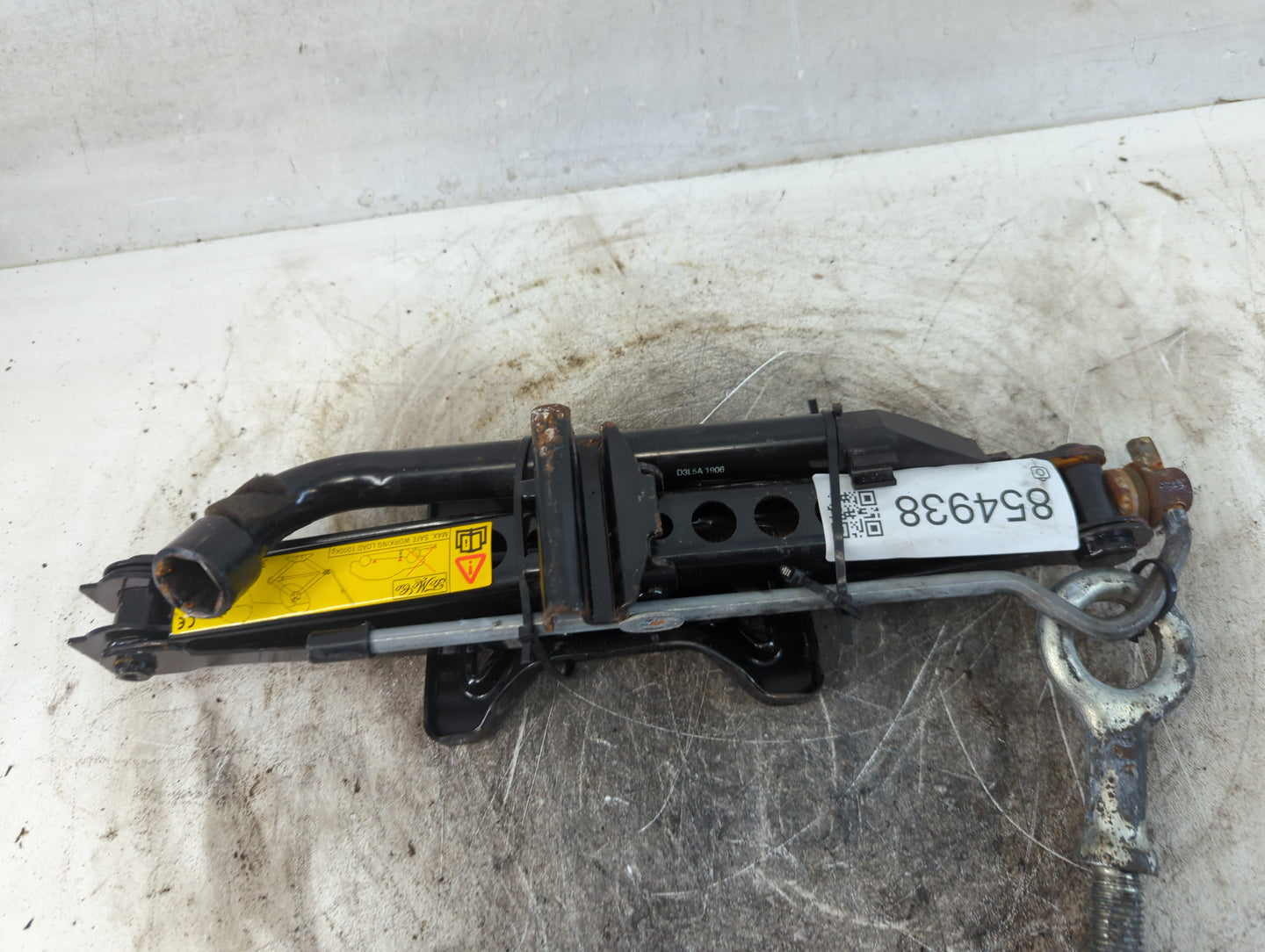 2007 Volvo V40 Spare Scissor Car Jack - Oemusedautoparts1.com