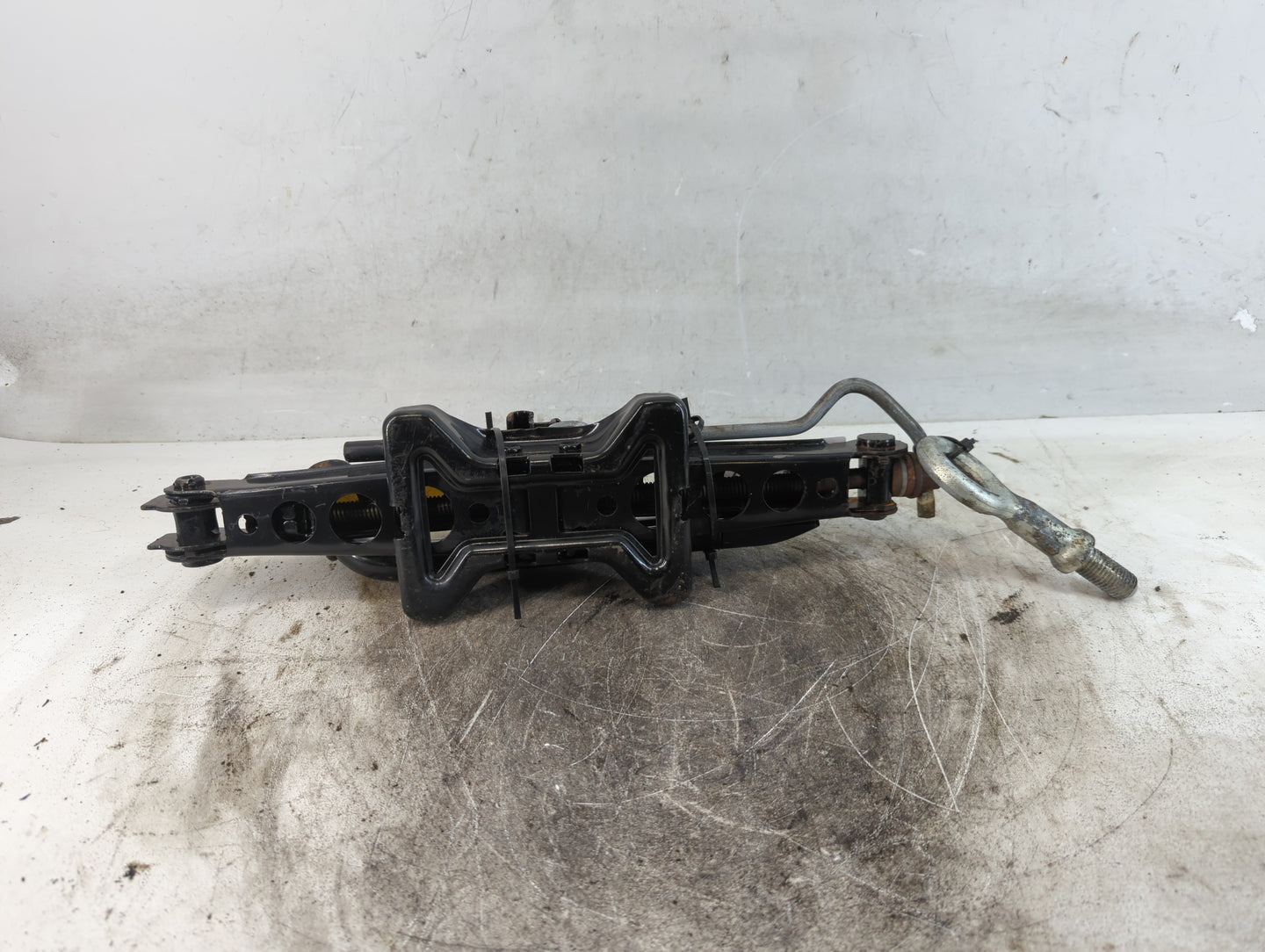 2007 Volvo V40 Spare Scissor Car Jack - Oemusedautoparts1.com