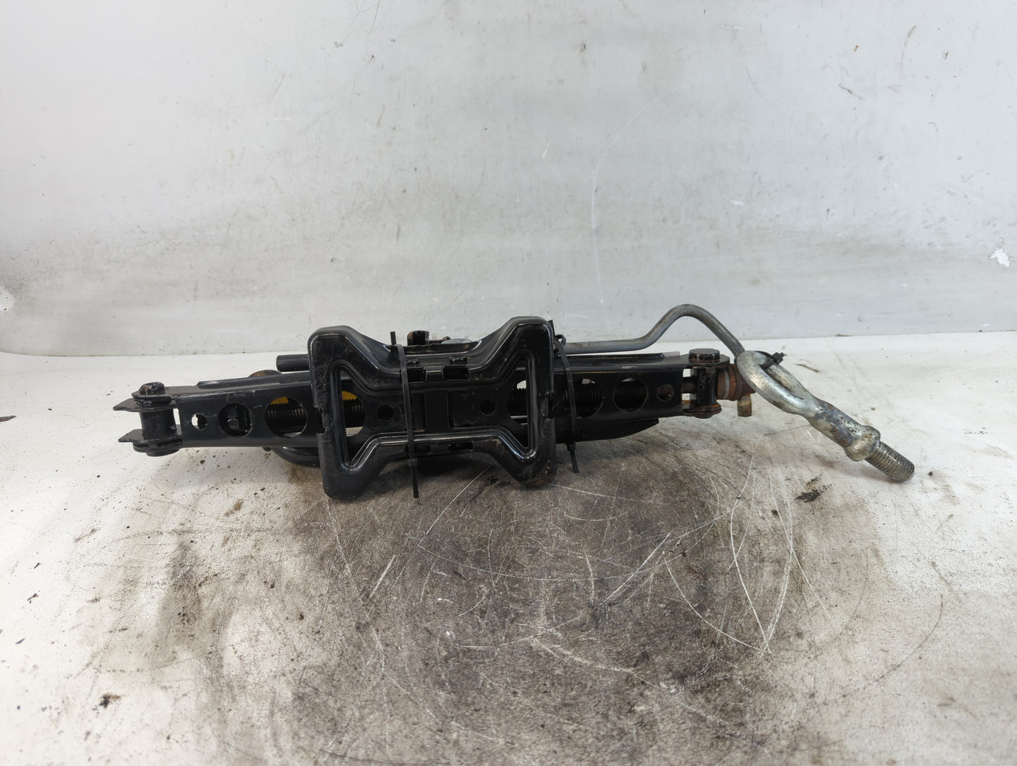 2007 Volvo V40 Spare Scissor Car Jack - Oemusedautoparts1.com