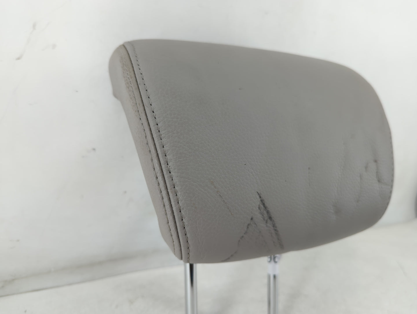 2004 Volvo V40 Headrest Head Rest Rear Center Seat Fits Fits 2005 2006 2007 2008 2009 2010 2011 OEM Used Auto Parts - Oemuse