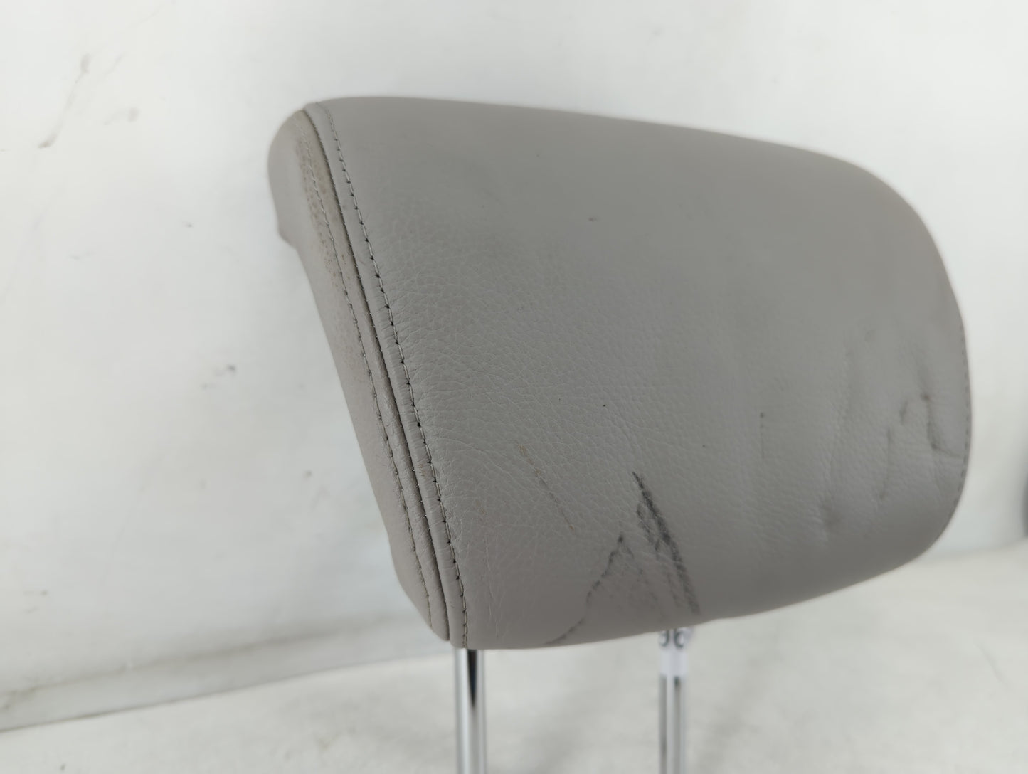 2004 Volvo V40 Headrest Head Rest Rear Center Seat Fits Fits 2005 2006 2007 2008 2009 2010 2011 OEM Used Auto Parts - Oemuse