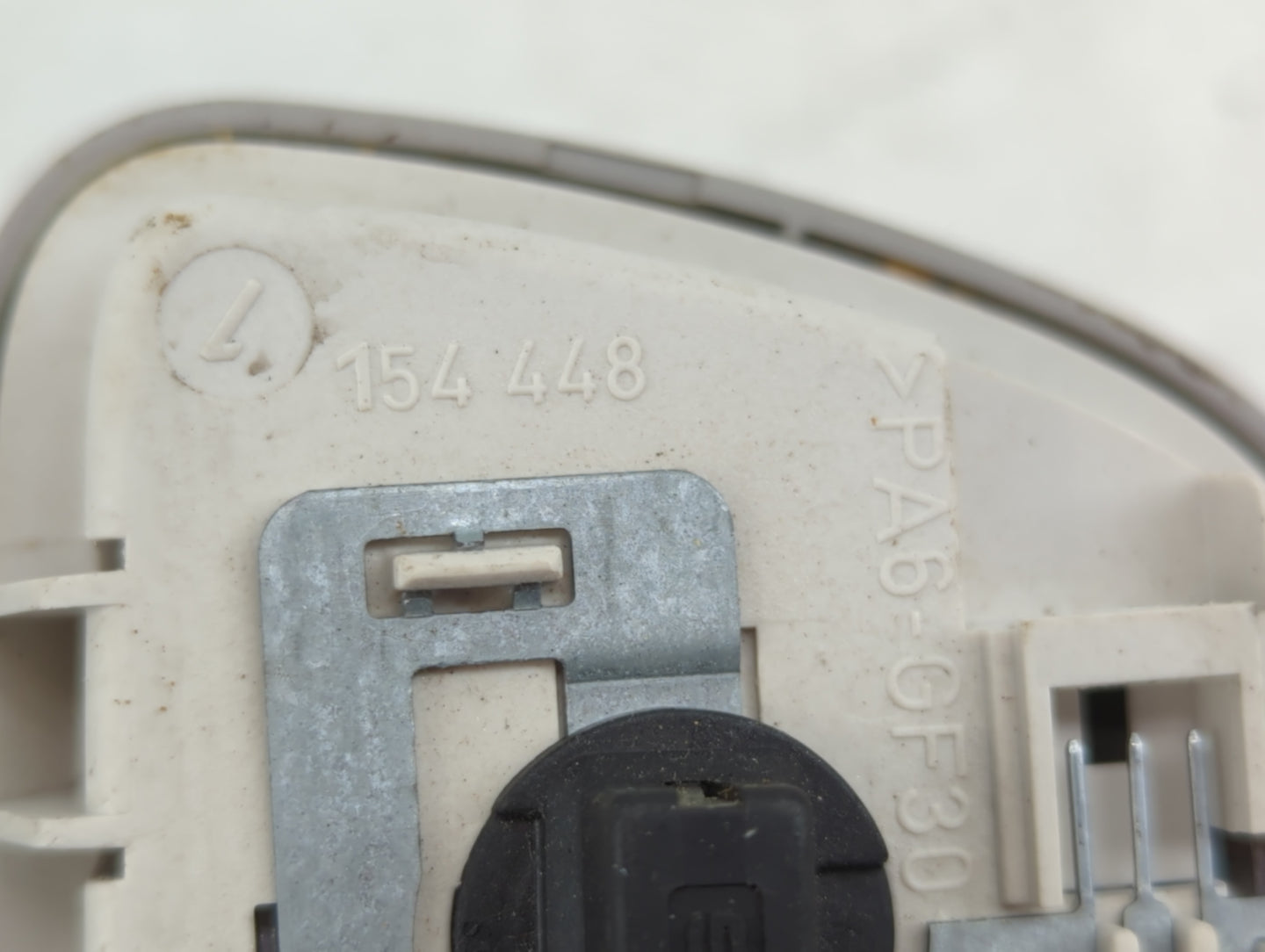 2007 Volvo V40 Overhead Roof Console - Oemusedautoparts1.com