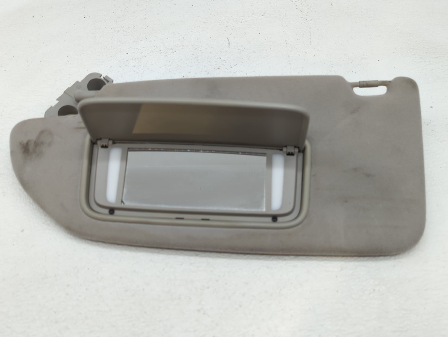 2005-2007 Volvo V70 Sun Visor Shade Replacement Passenger Right Mirror Fits Fits 2005 2006 2007 2008 2009 OEM Used Auto Part
