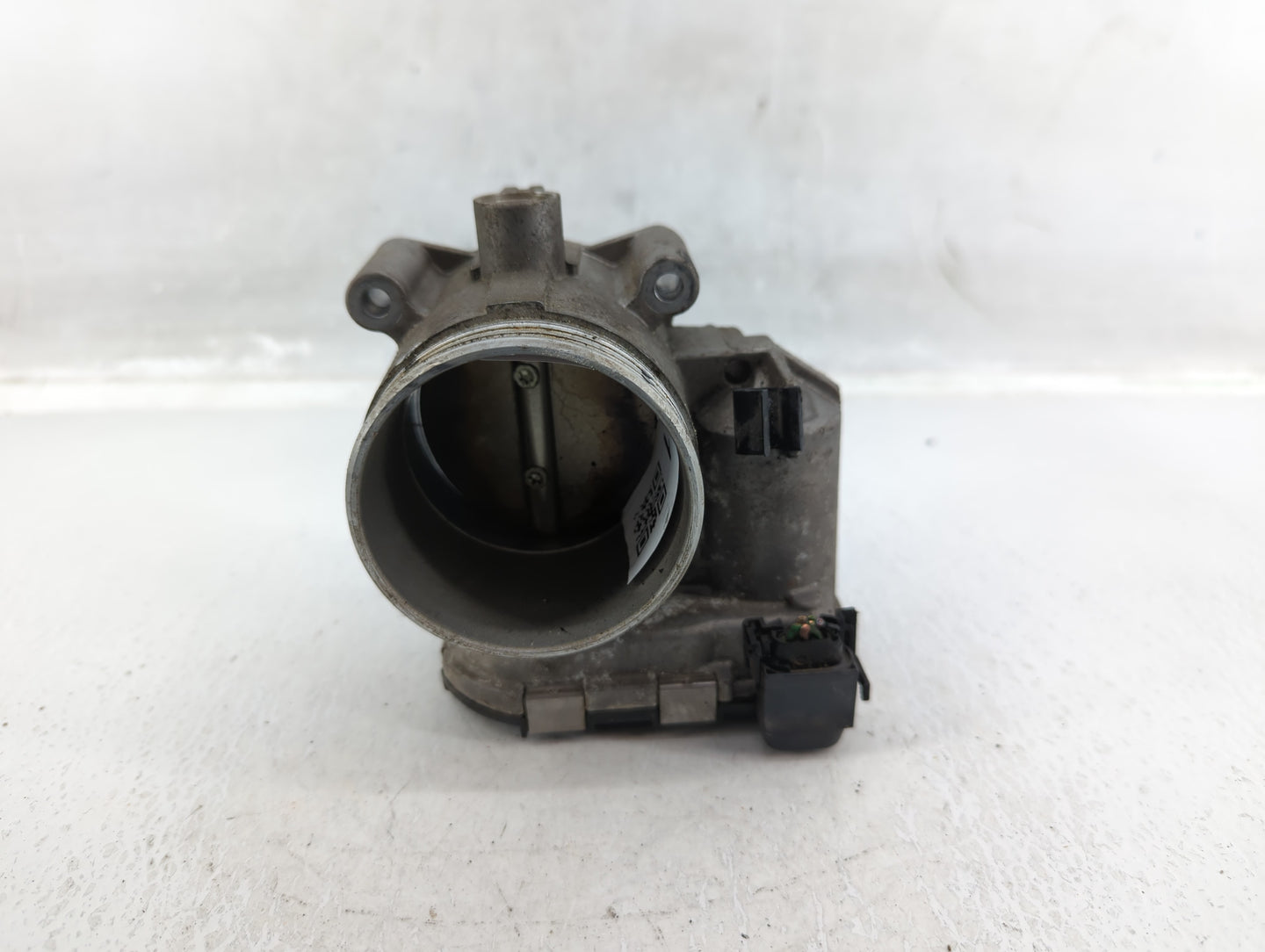 2005-2007 Volvo V70 Throttle Body P/N:06W194 30711553 Fits Fits 2004 2005 2006 2007 2008 2009 2010 OEM Used Auto Parts - Oem