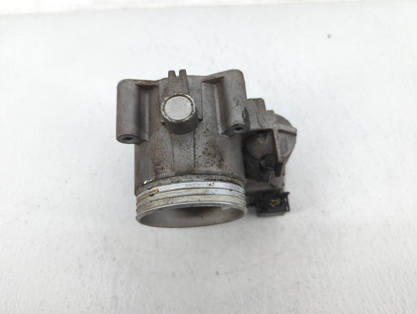 2005-2007 Volvo V70 Throttle Body P/N:06W194 30711553 Fits Fits 2004 2005 2006 2007 2008 2009 2010 OEM Used Auto Parts - Oem