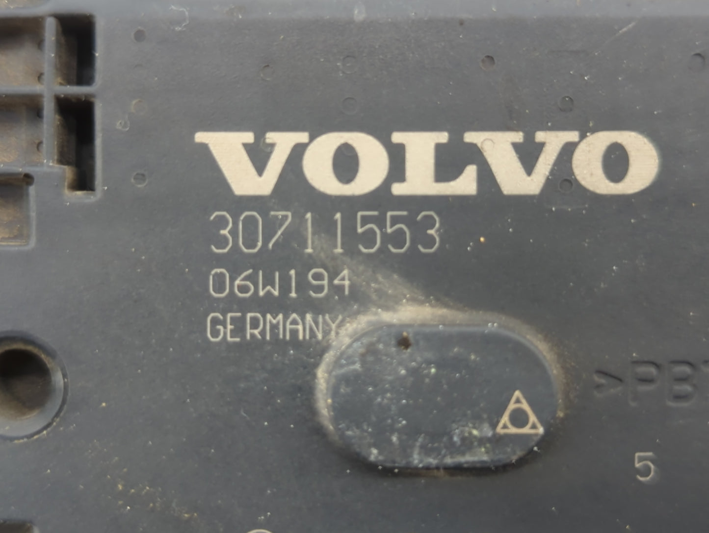 2005-2007 Volvo V70 Throttle Body P/N:06W194 30711553 Fits Fits 2004 2005 2006 2007 2008 2009 2010 OEM Used Auto Parts - Oem