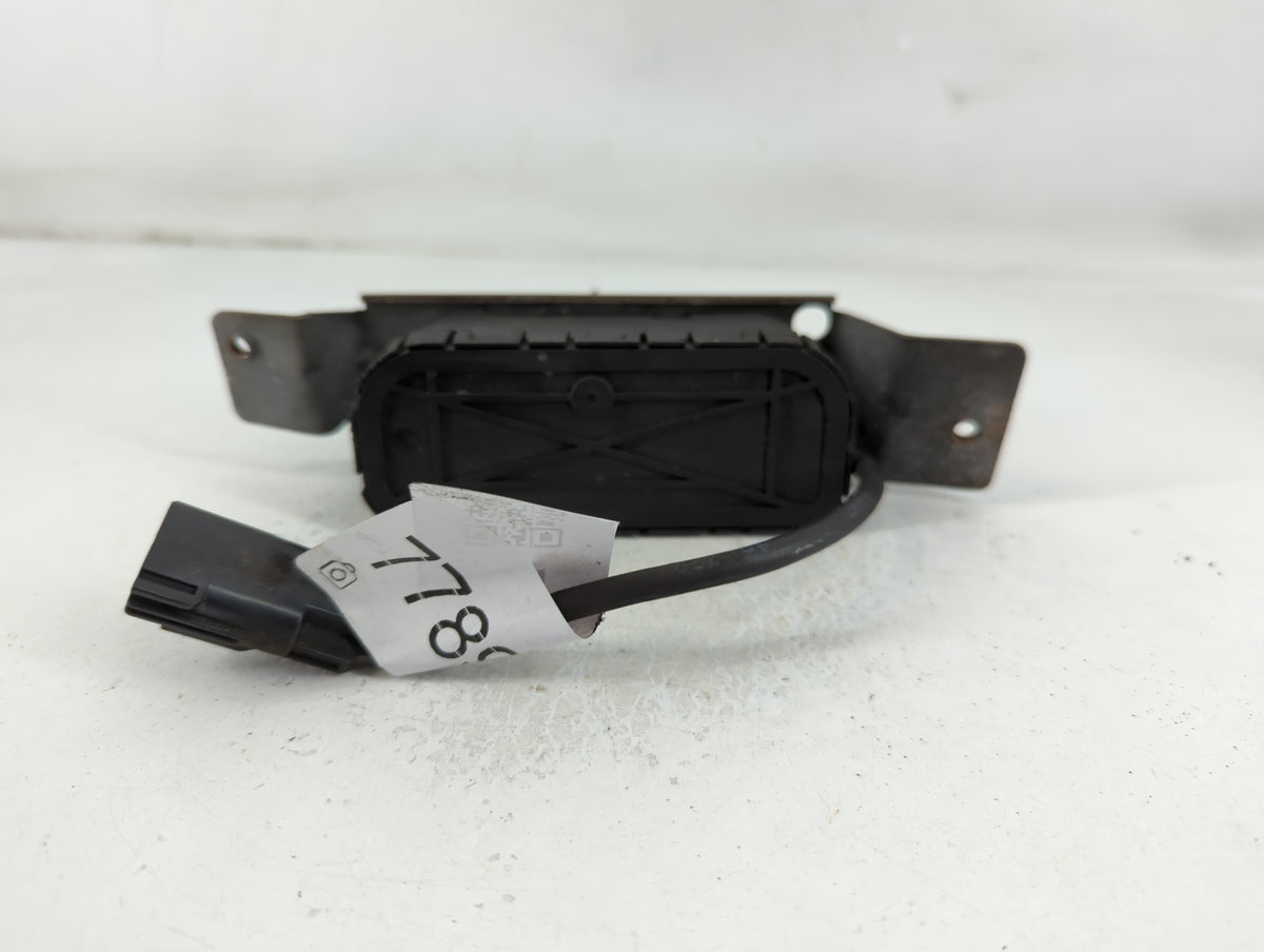 2001-2007 Volvo V70 Front Windshield Wiper Motor P/N:8620960 Fits Fits 1999 2000 2001 2002 2003 2004 2005 2006 2007 2008 200