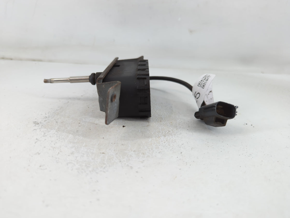 2001-2007 Volvo V70 Front Windshield Wiper Motor P/N:8620960 Fits Fits 1999 2000 2001 2002 2003 2004 2005 2006 2007 2008 200