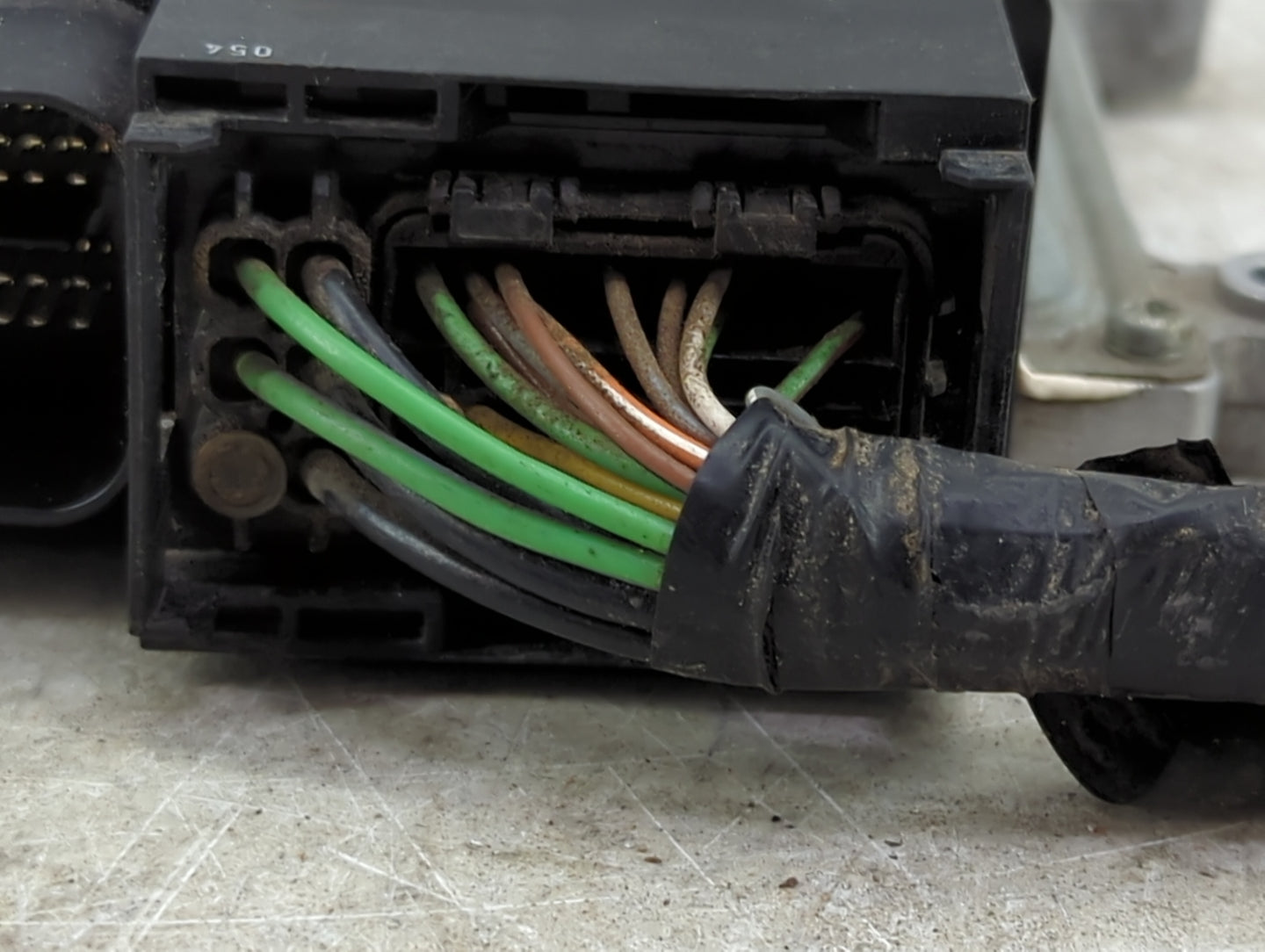 2007 Volvo Volvo 80 Series PCM Engine Control Computer ECU ECM PCU OEM P/N:30646931 AB 279700-9170 Fits OEM Used Auto Parts 
