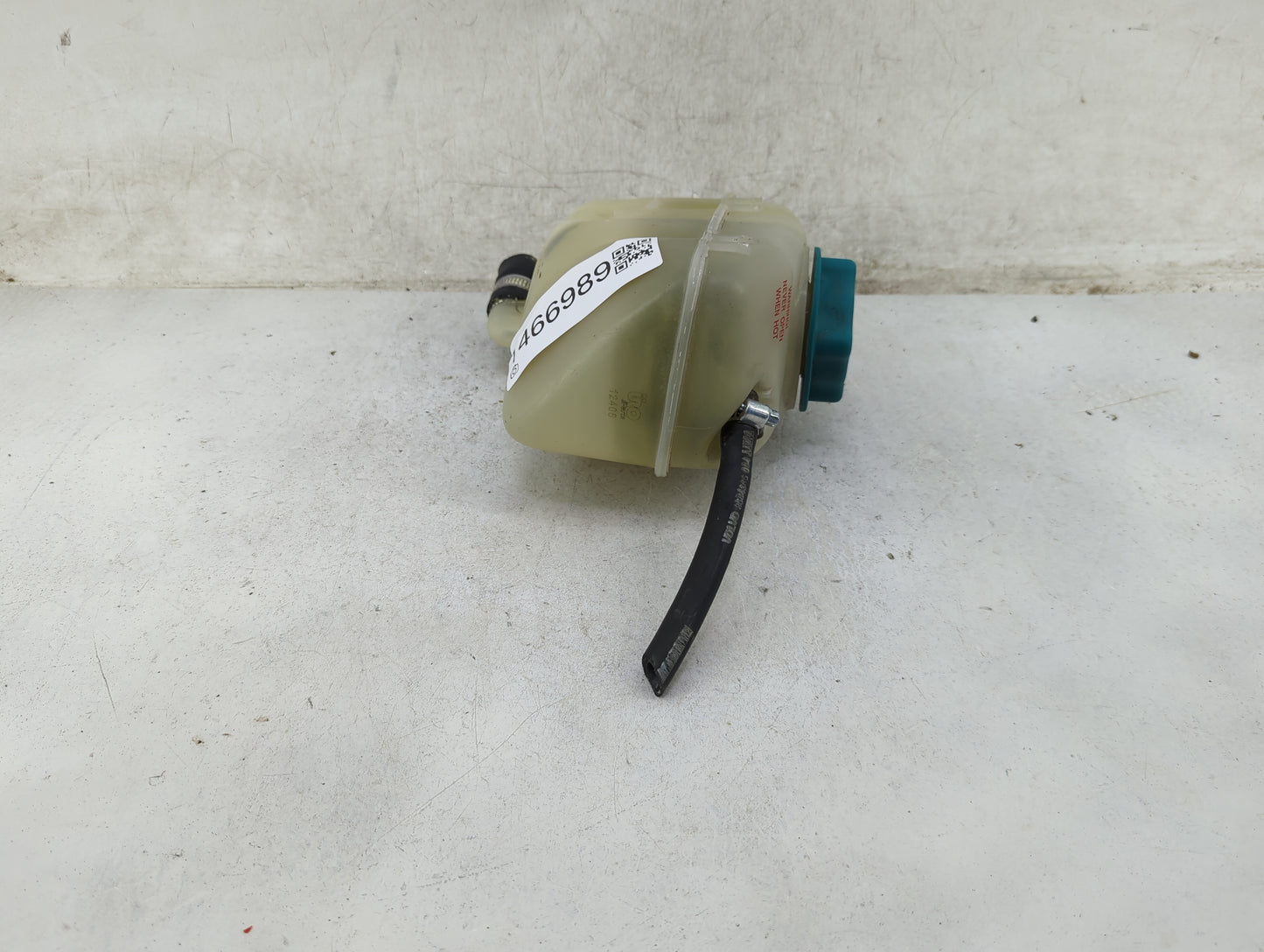 2007 Volvo Xc90 Radiator Coolant Overflow Expansion Tank Bottle 1466989 - Oemusedautoparts1.com