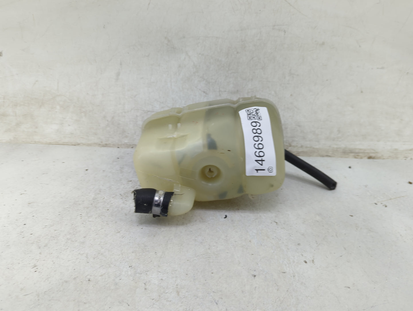2007 Volvo Xc90 Radiator Coolant Overflow Expansion Tank Bottle 1466989 - Oemusedautoparts1.com