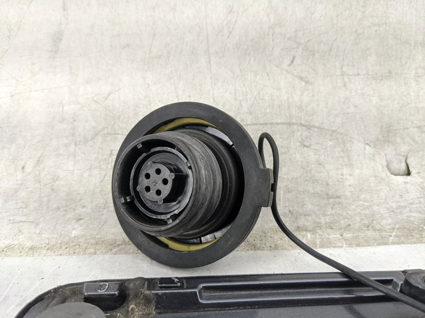 2007 Volvo Xc90 Fuel Tank Door Lid Gas Tank Black - Oemusedautoparts1.com