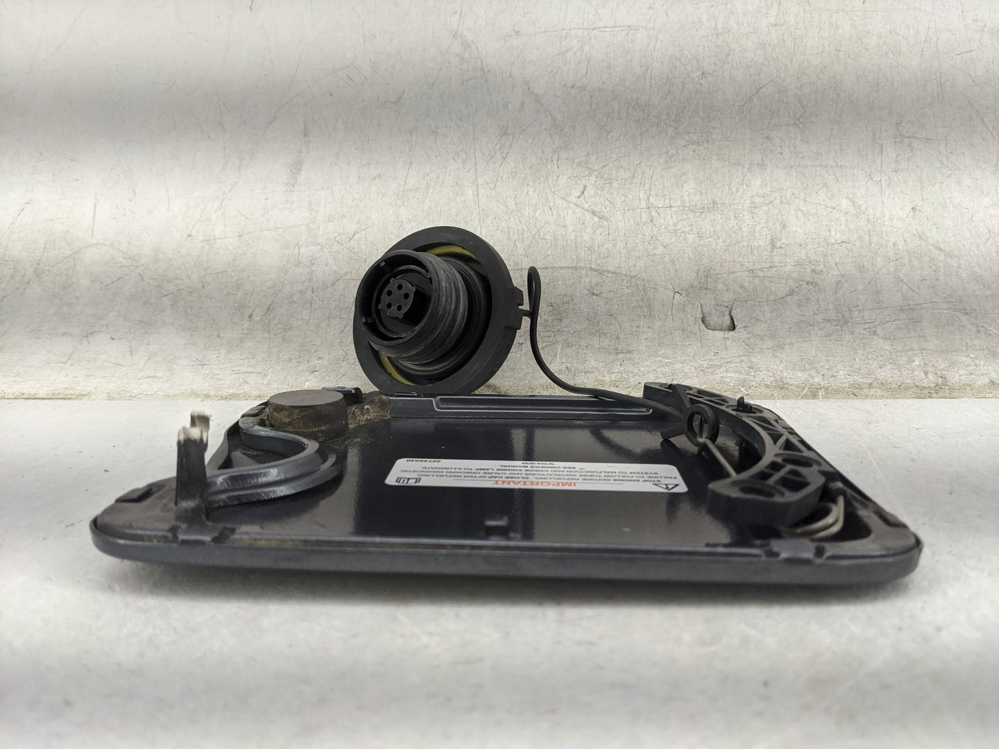 2007 Volvo Xc90 Fuel Tank Door Lid Gas Tank Black - Oemusedautoparts1.com