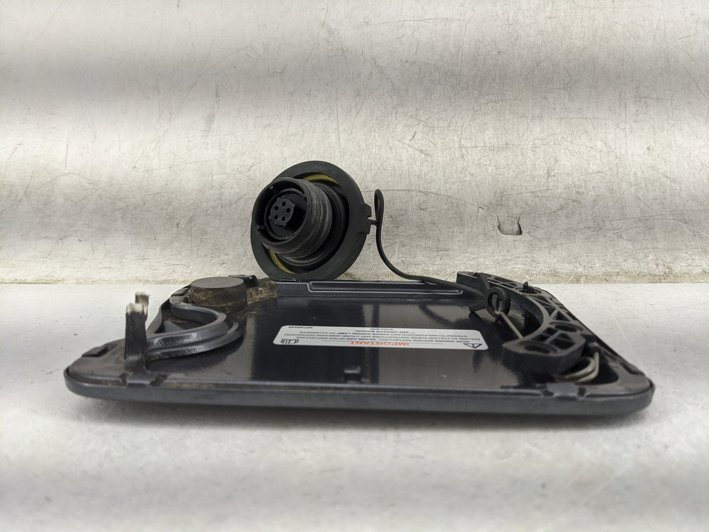 2007 Volvo Xc90 Fuel Tank Door Lid Gas Tank Black - Oemusedautoparts1.com