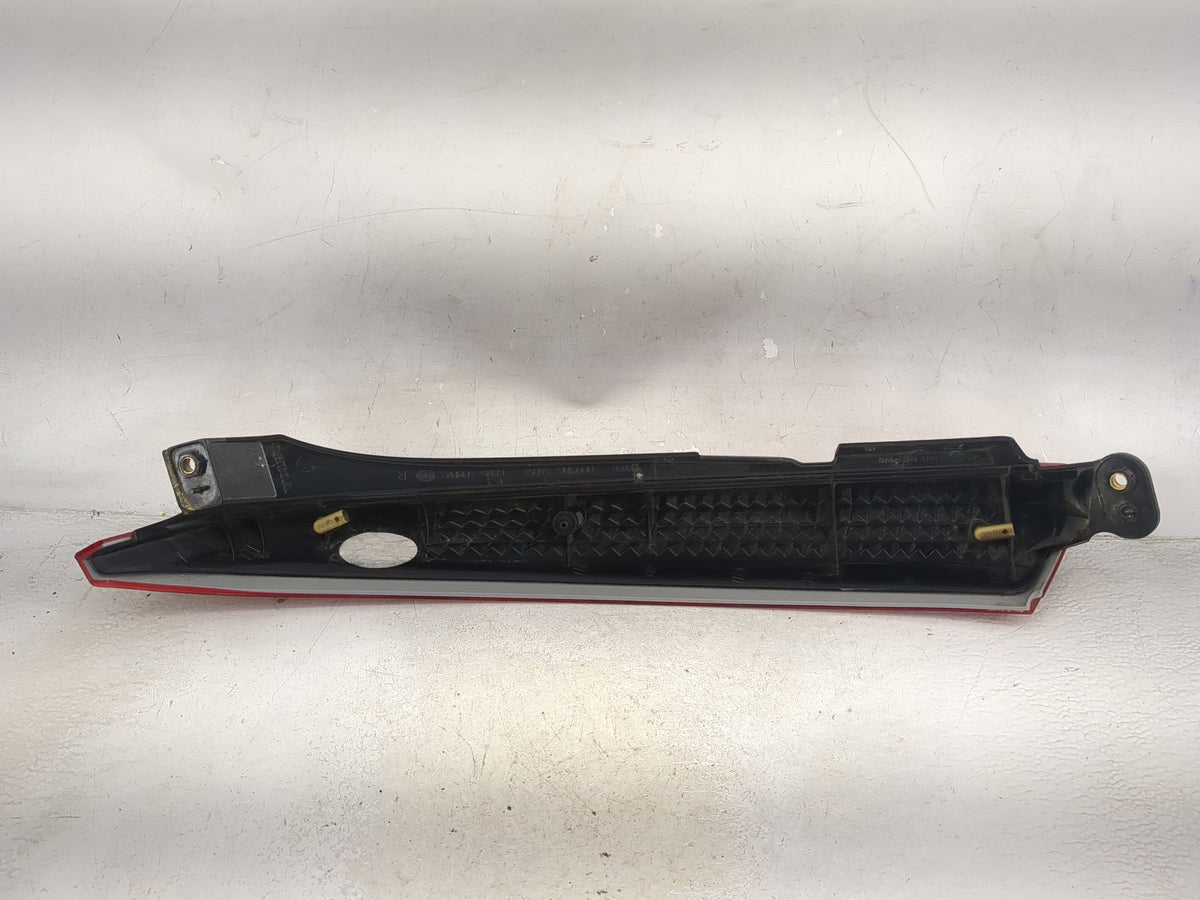 2007-2014 Volvo Xc90 Passenger Right Side Deck Lid Mounted Tail Light 1512067 - Oemusedautoparts1.com