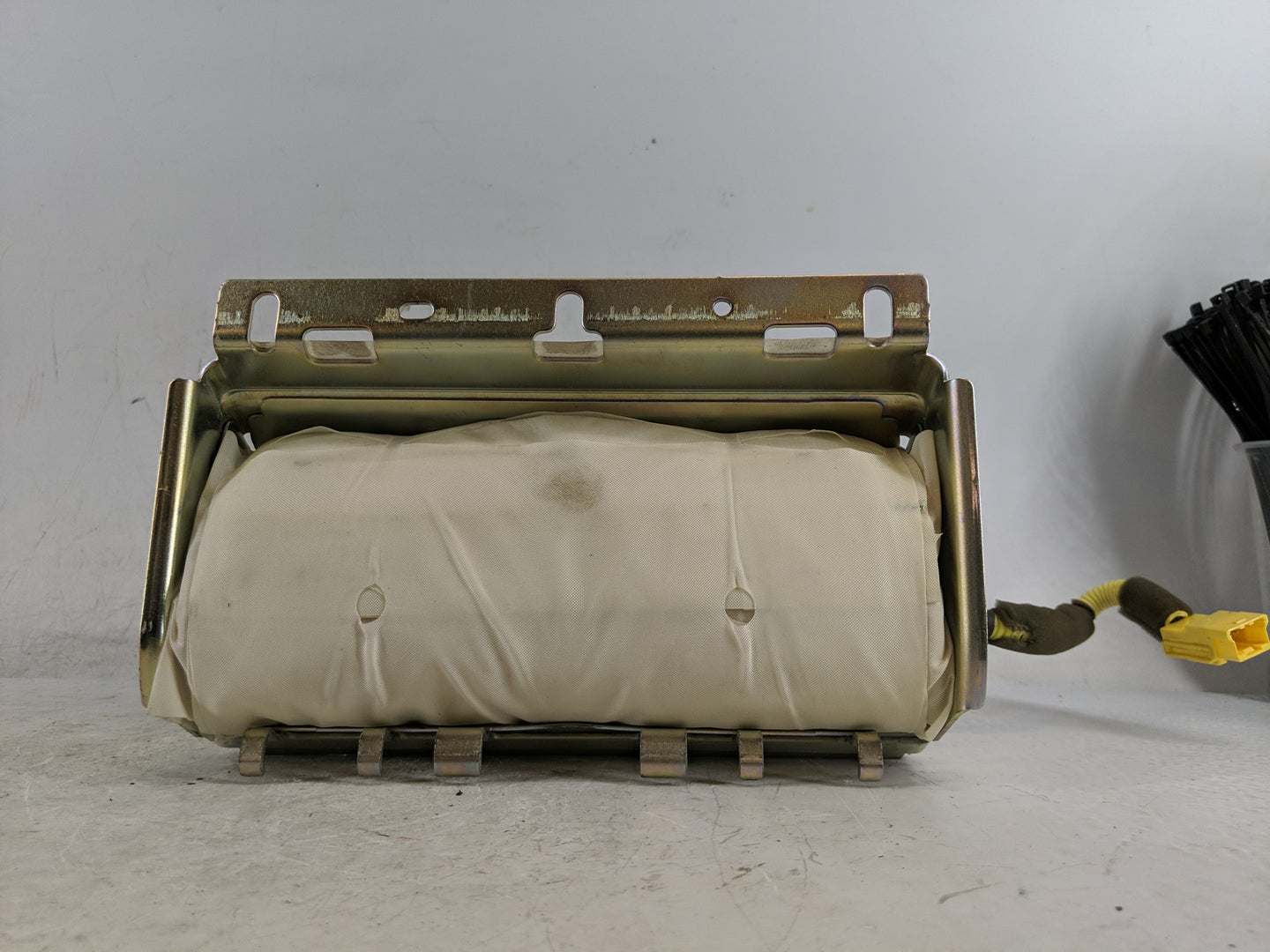 2005-2008 Acura Tl Air Bag Passenger Right Dashboard OEM P/N:P0YVS4ZJE Fits Fits 2005 2006 2007 2008 OEM Used Auto Parts - O
