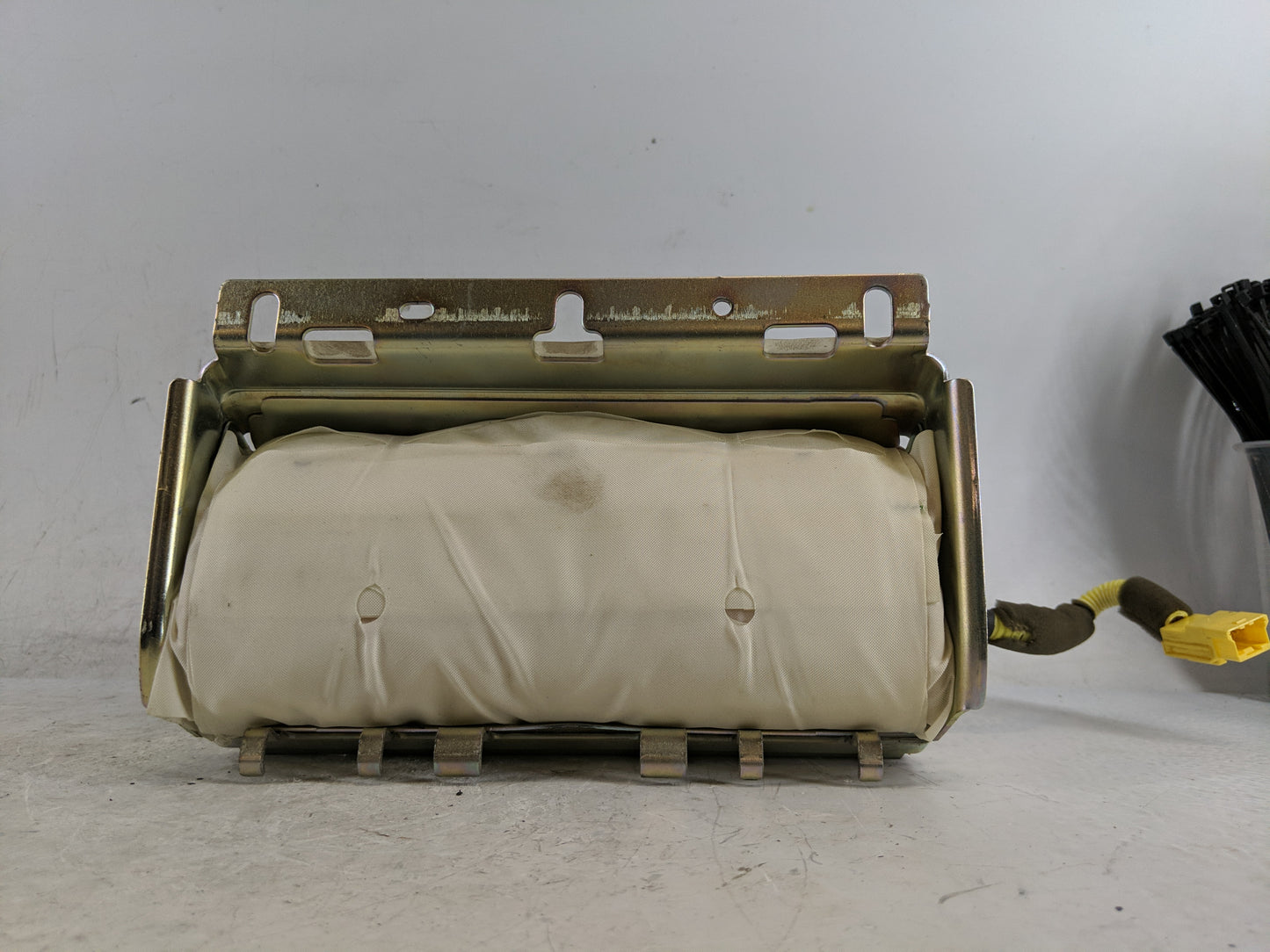 2005-2008 Acura Tl Air Bag Passenger Right Dashboard OEM P/N:P0YVS4ZJE Fits Fits 2005 2006 2007 2008 OEM Used Auto Parts - O