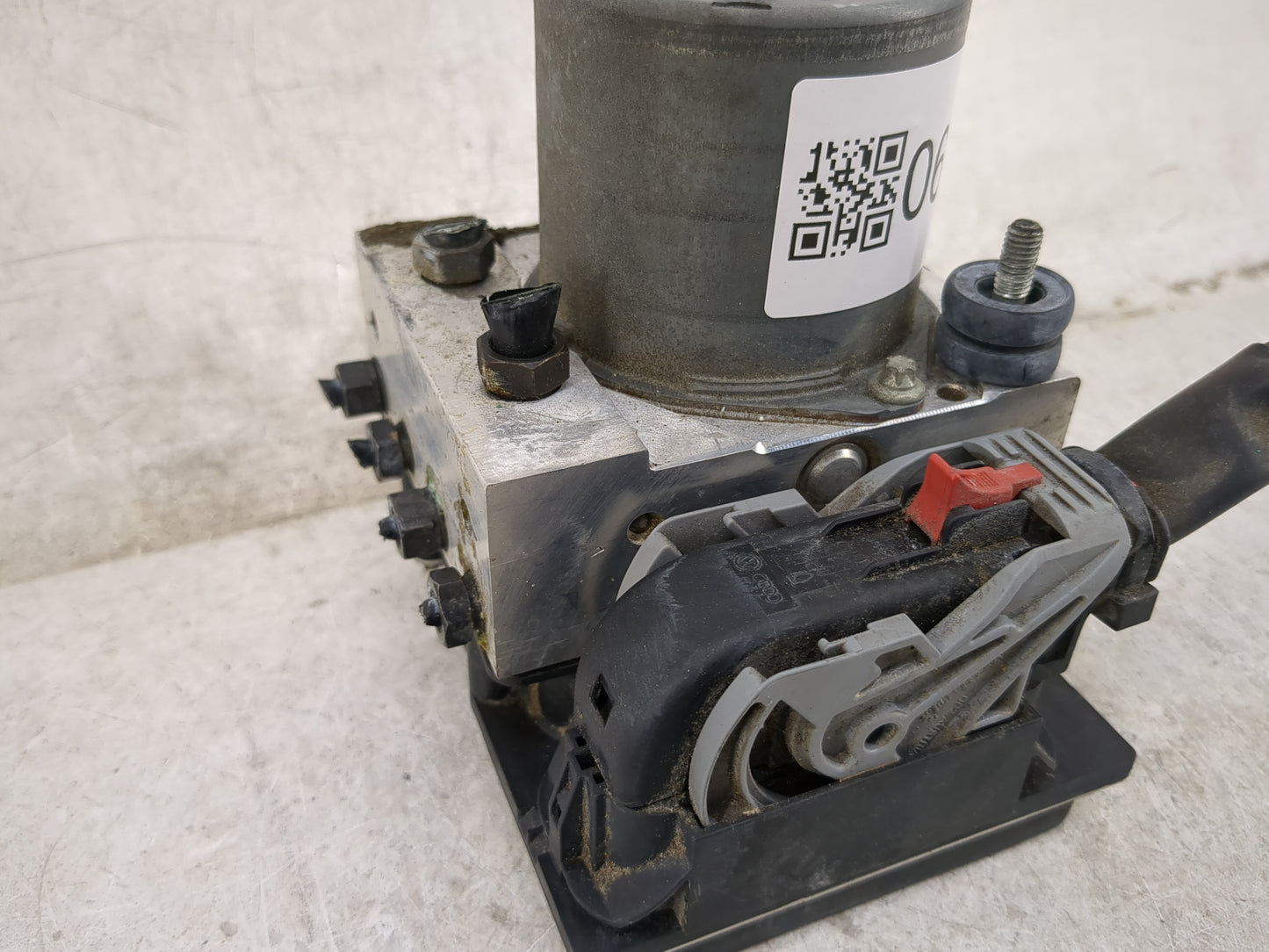 2007-2009 Audi A4 ABS Pump Control Module Replacement P/N:8E0 614 517B Fits Fits 2007 2008 2009 OEM Used Auto Parts - Oemuse