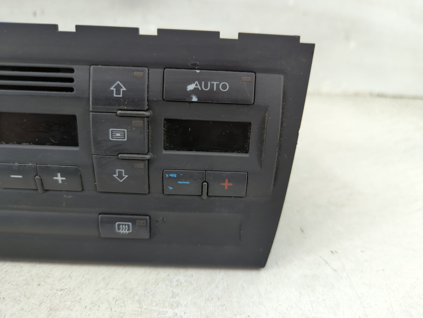 2005-2009 Audi A4 Climate Control Module Temperature AC/Heater Replacement P/N:8E0820043BL 8E0820043BLS Fits OEM Used Auto P