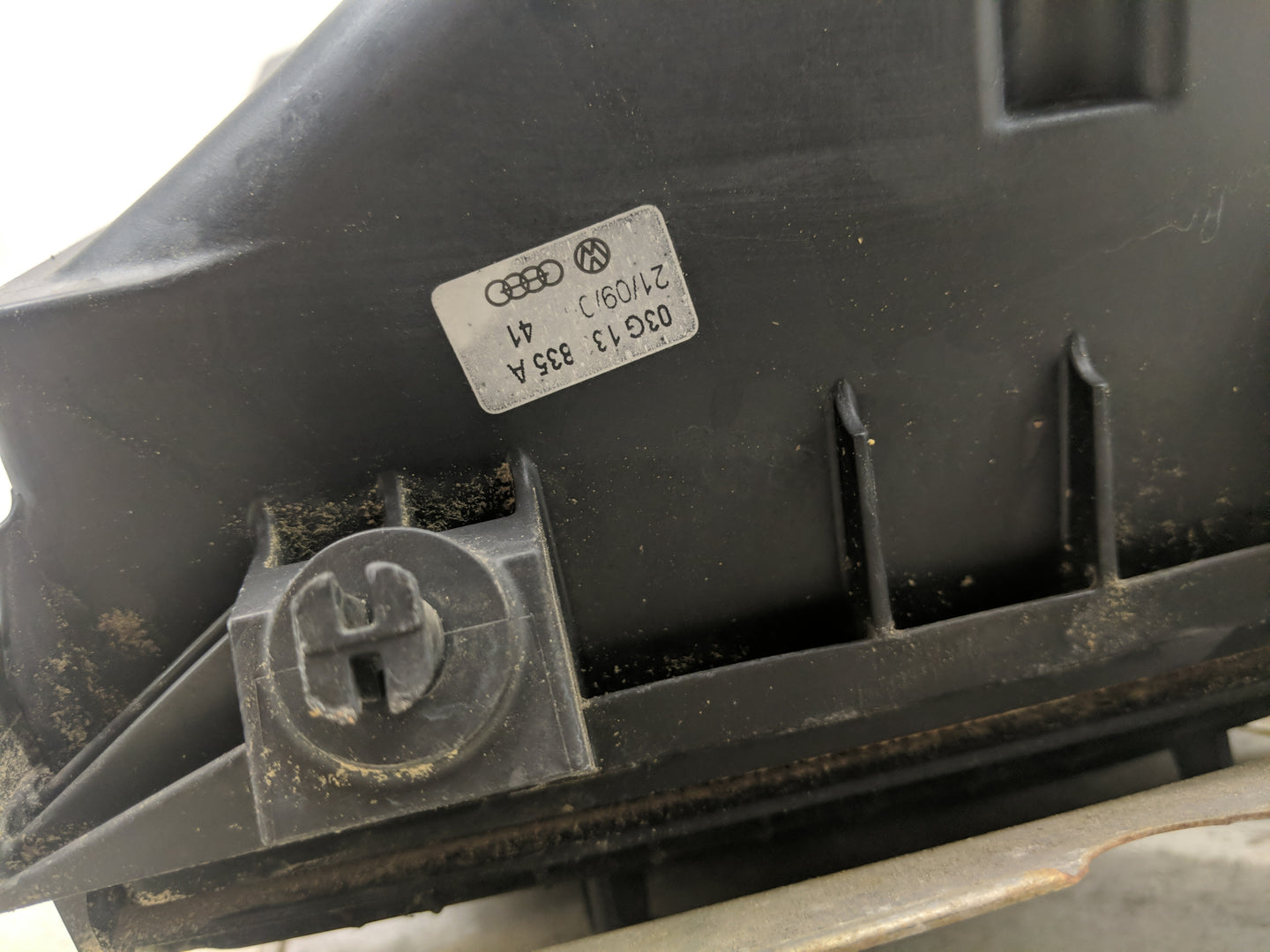 2005-2009 Audi A4 Air Cleaner Intake-duct Hose Tube - Oemusedautoparts1.com