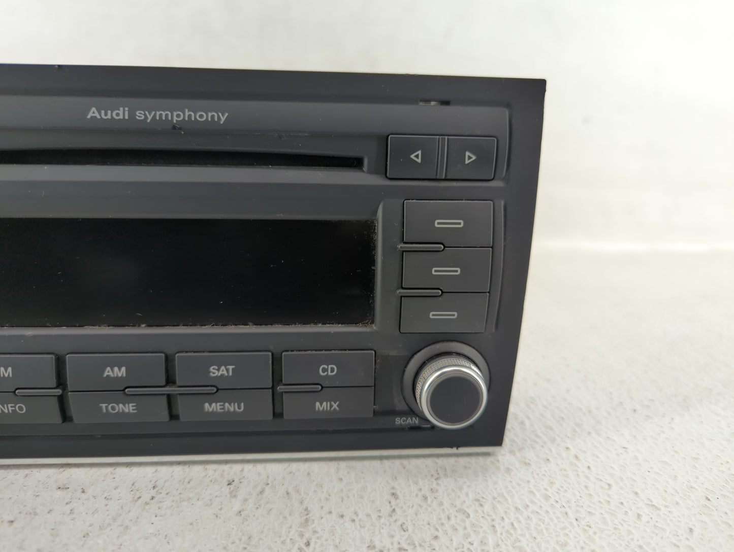 2008 Audi A4 Radio AM FM Cd Player Receiver Replacement P/N:8E0 035 195 AF 8E0 035 195 AC Fits OEM Used Auto Parts - Oemused