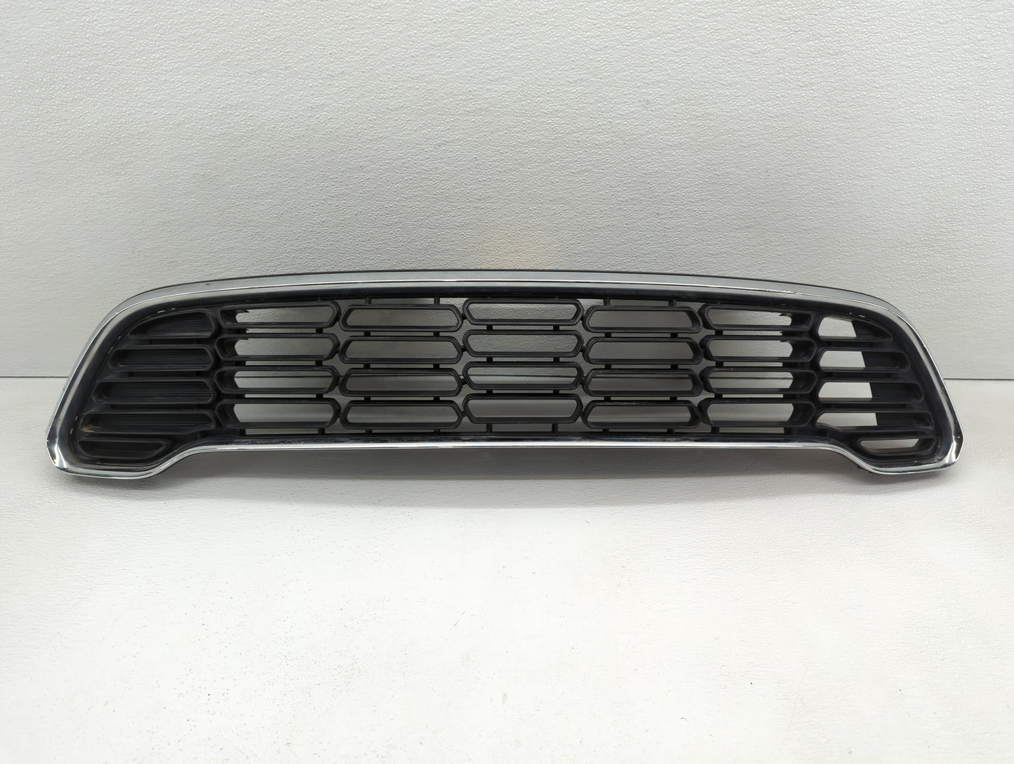 2006-2006 Bmw 325i Front Grille Bumper Not Included - Oemusedautoparts1.com