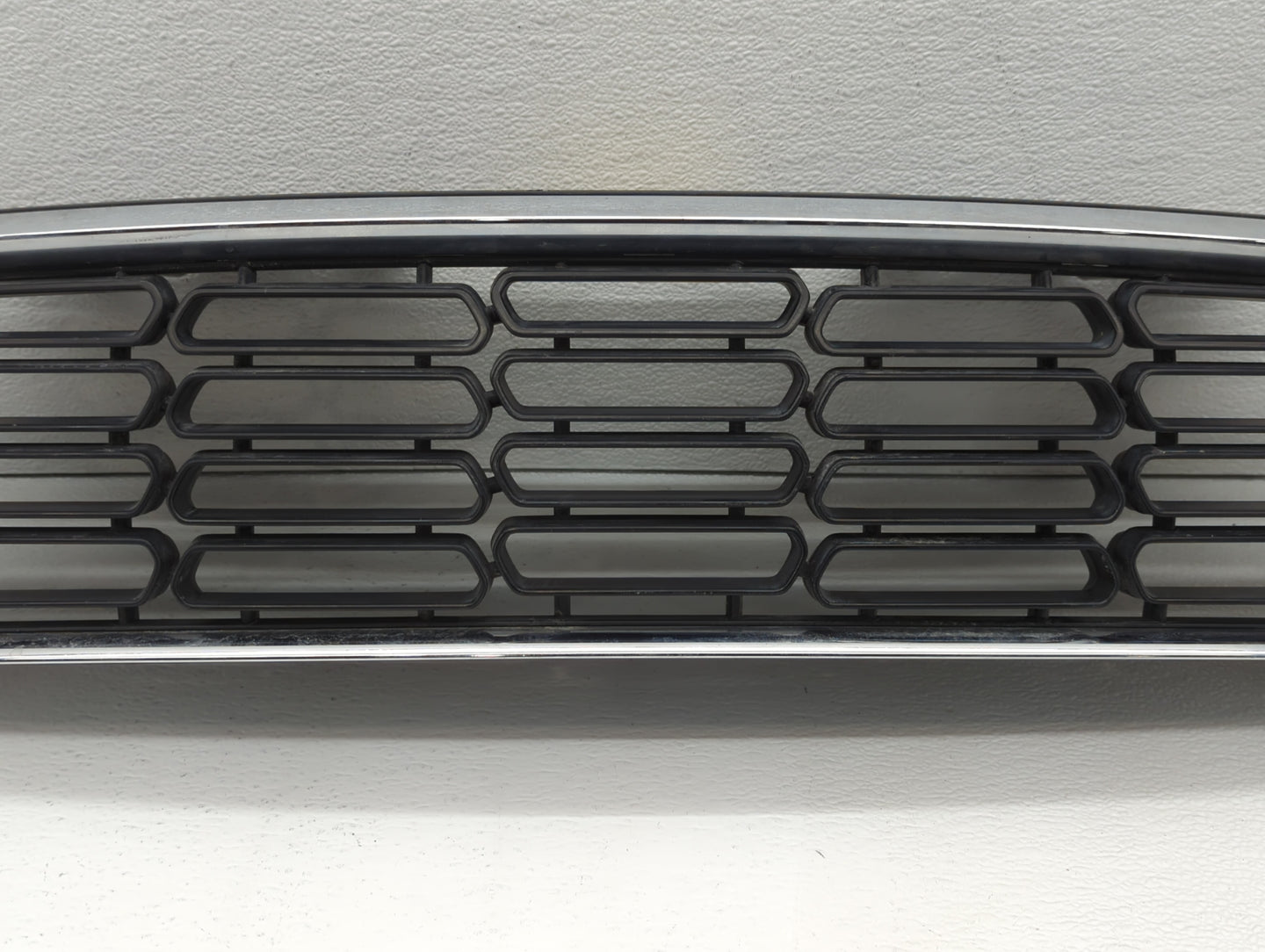 2006-2006 Bmw 325i Front Grille Bumper Not Included - Oemusedautoparts1.com