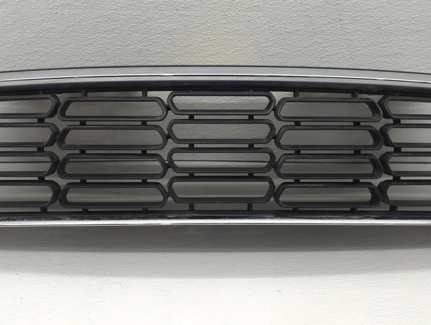 2006-2006 Bmw 325i Front Grille Bumper Not Included - Oemusedautoparts1.com