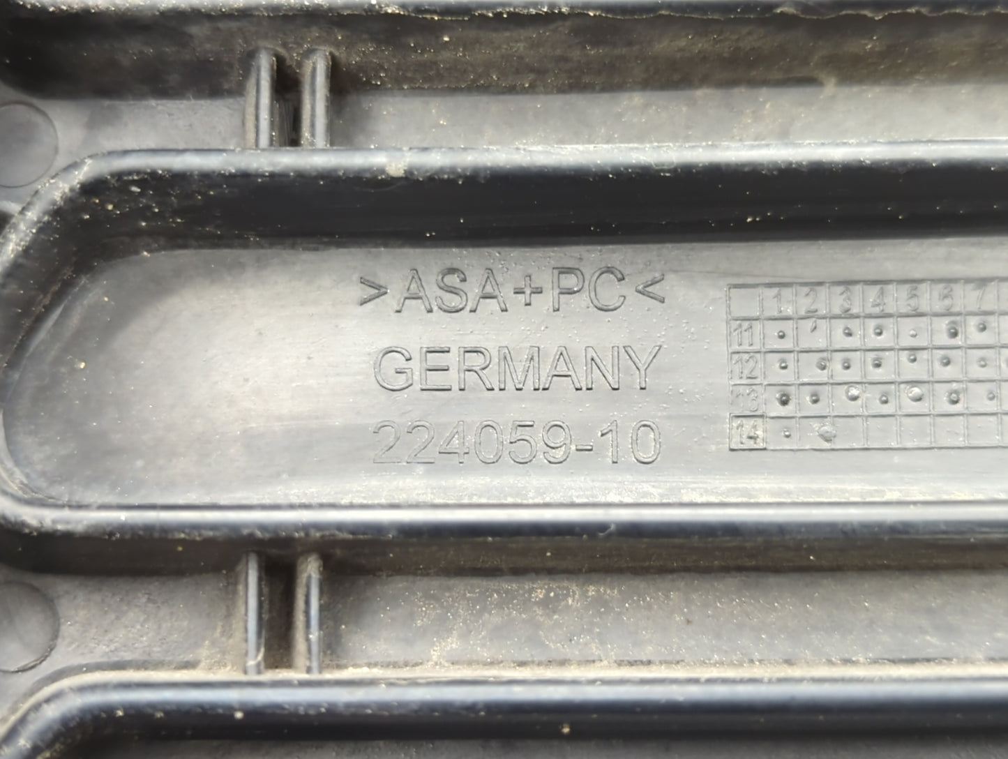 2006-2006 Bmw 325i Front Grille Bumper Not Included - Oemusedautoparts1.com