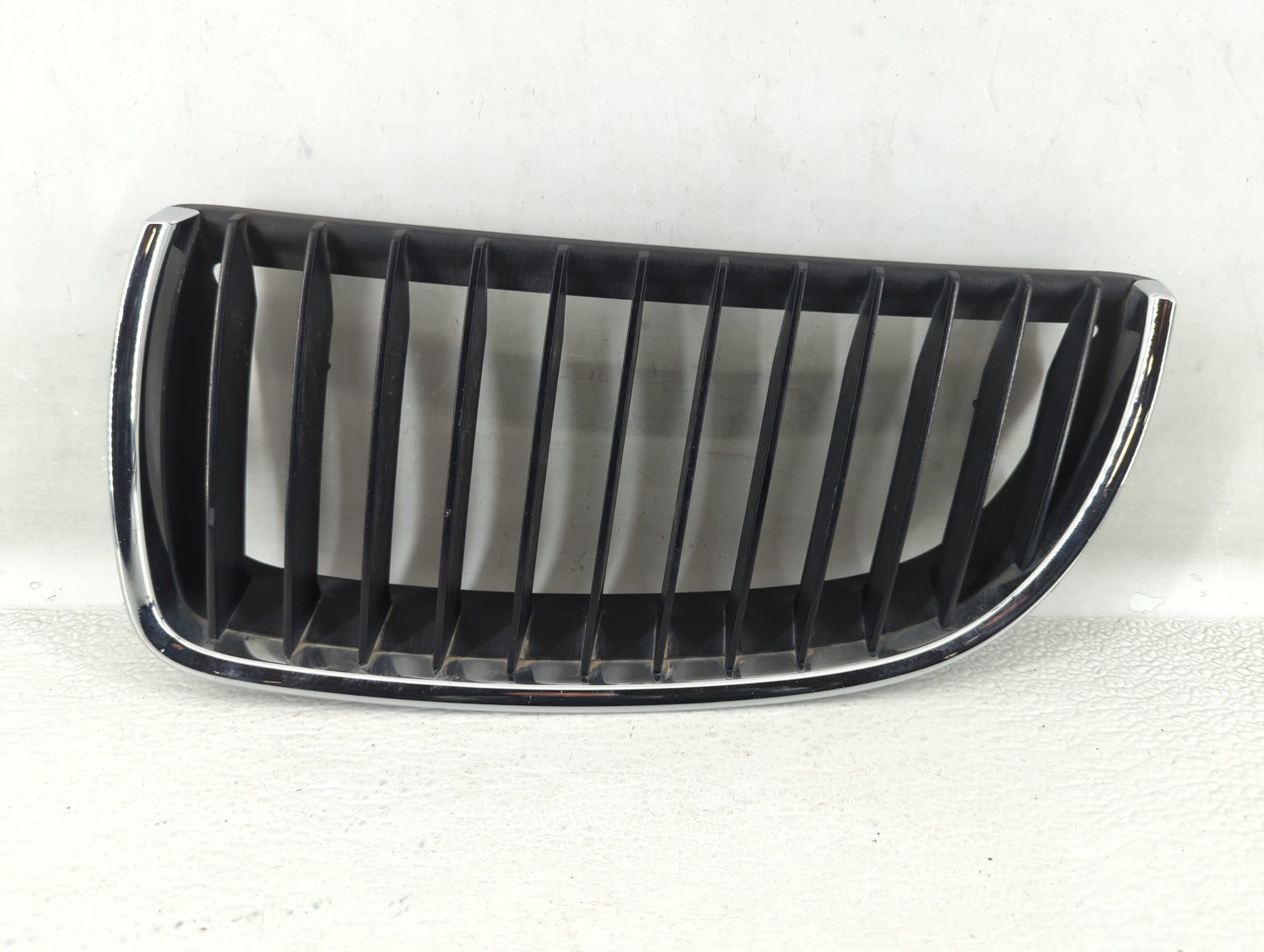 2006-2006 Bmw 325i Front Grille Bumper Not Included - Oemusedautoparts1.com