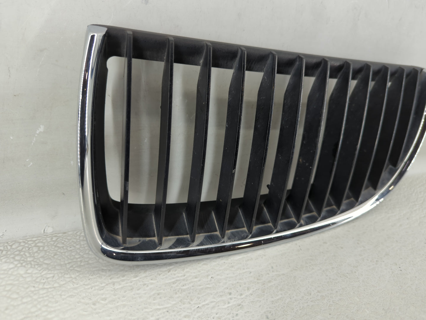 2006-2006 Bmw 325i Front Grille Bumper Not Included - Oemusedautoparts1.com