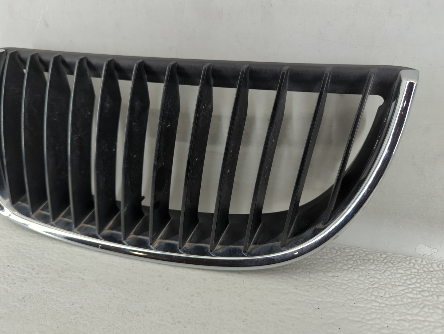 2006-2006 Bmw 325i Front Grille Bumper Not Included - Oemusedautoparts1.com