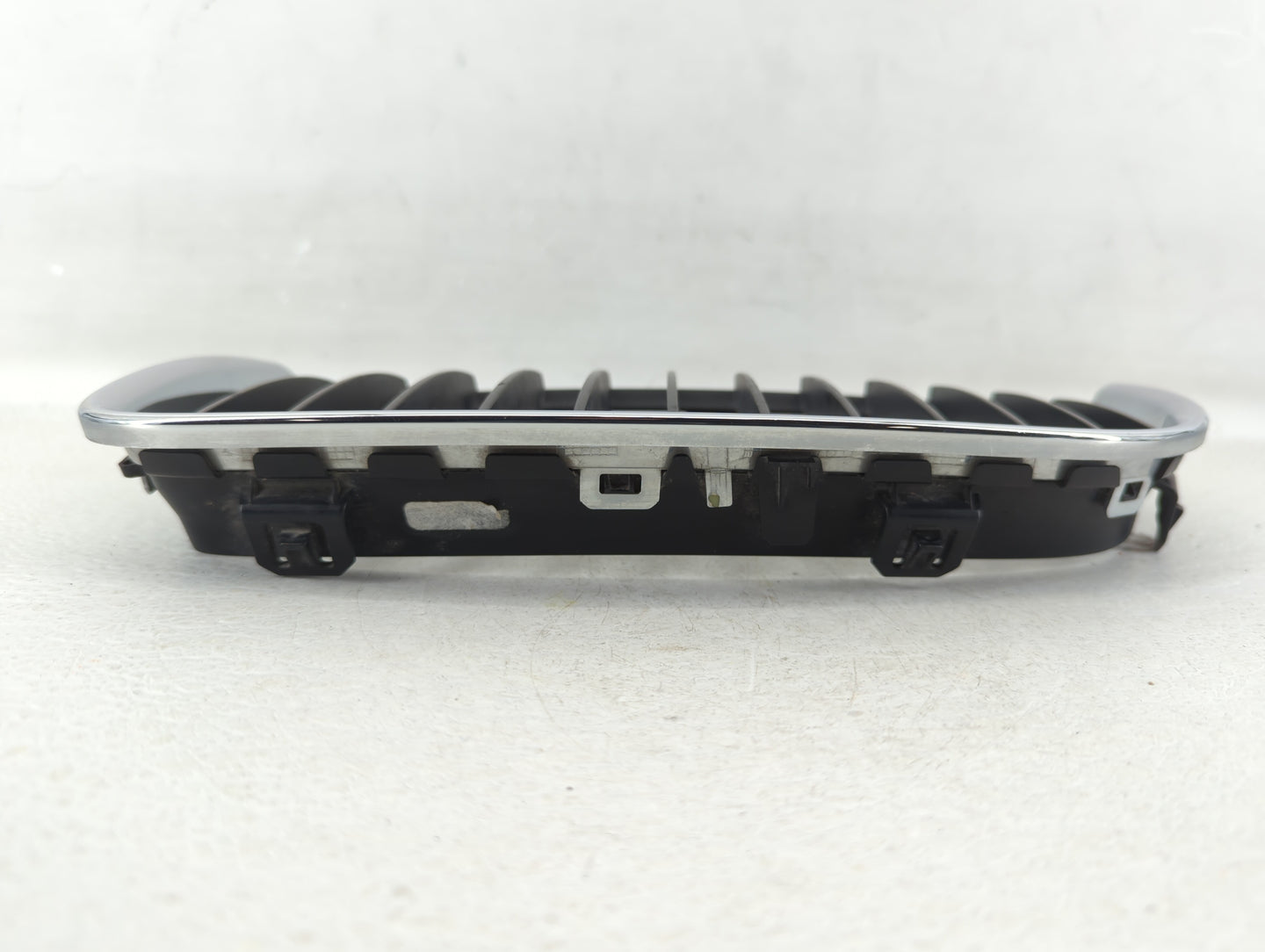 2006-2006 Bmw 325i Front Grille Bumper Not Included - Oemusedautoparts1.com