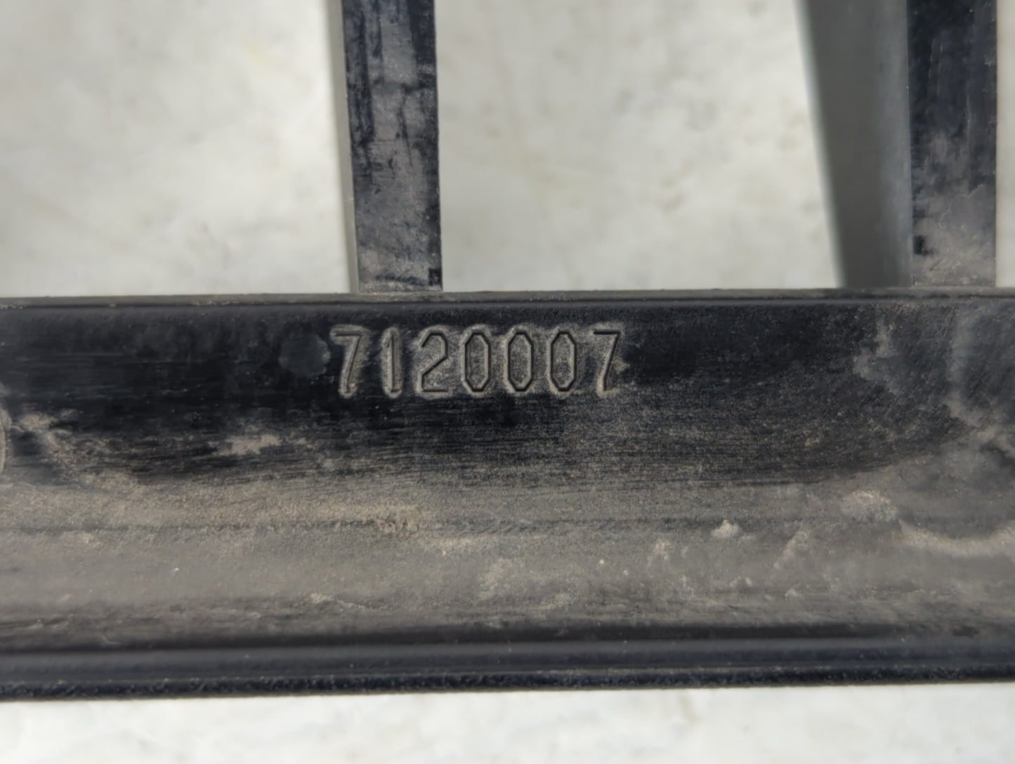2006-2006 Bmw 325i Front Grille Bumper Not Included - Oemusedautoparts1.com
