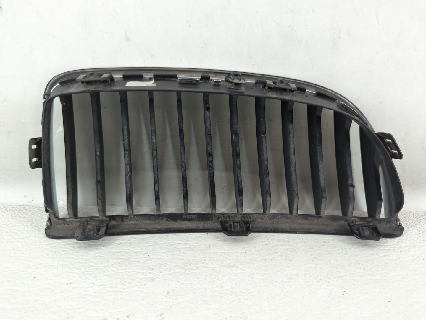 2006-2006 Bmw 325i Front Grille Bumper Not Included - Oemusedautoparts1.com