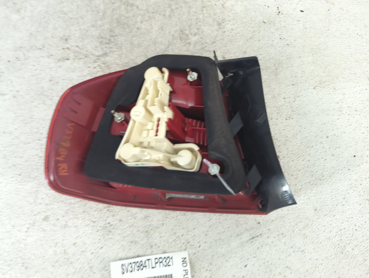 2007-2008 Bmw 328i Tail Light Assembly Passenger Right OEM P/N:2SD 010 083-021 Fits Fits 2006 2007 2008 OEM Used Auto Parts 