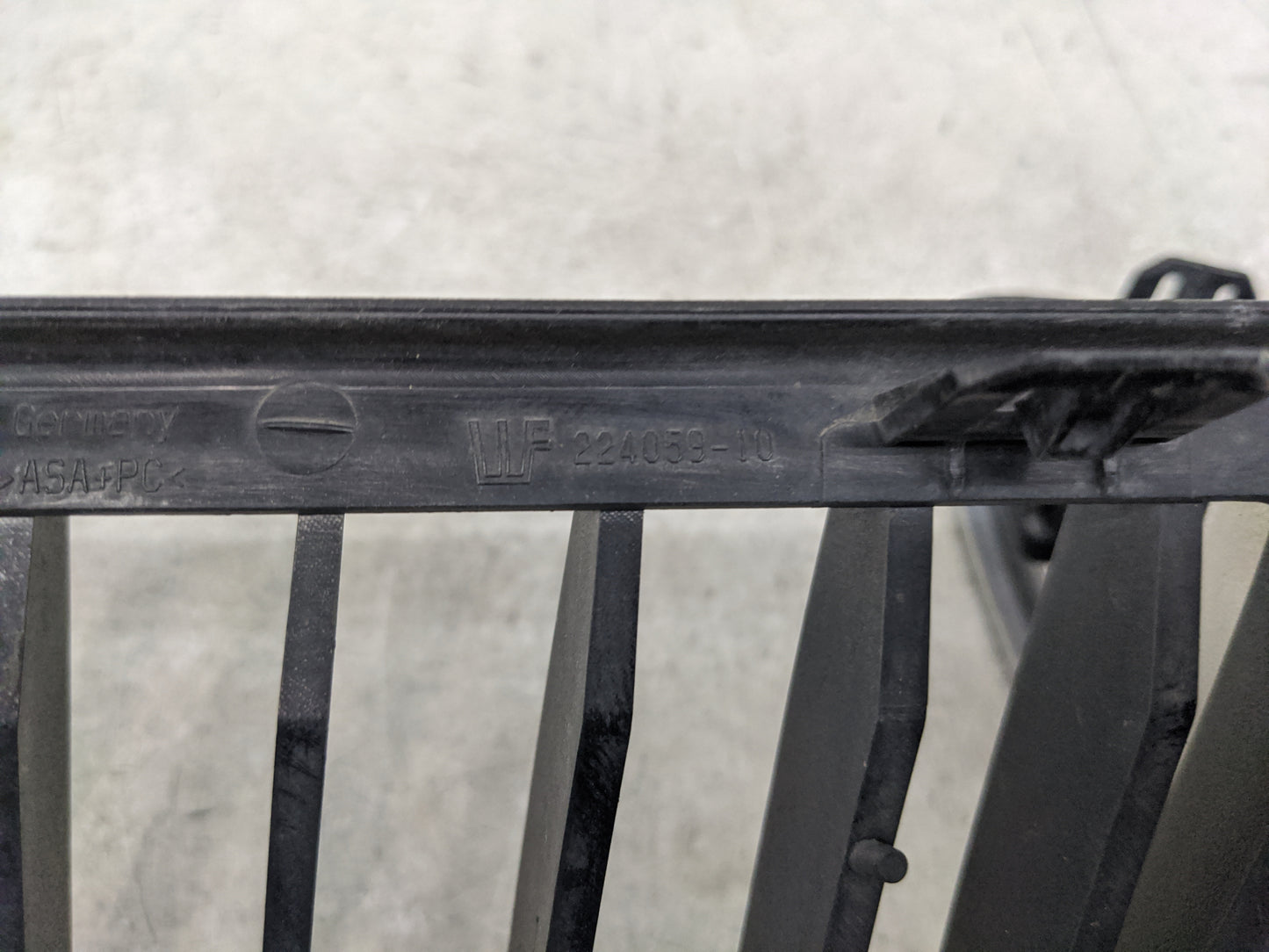 Bmw 328xi Front Bumper Grille - Oemusedautoparts1.com