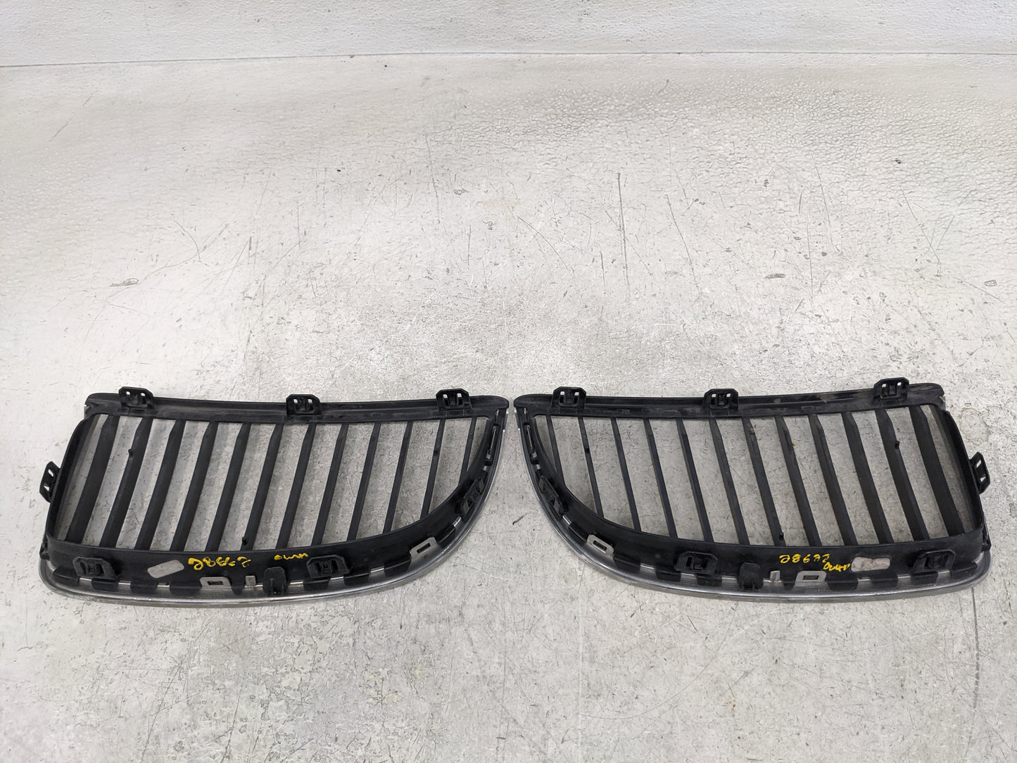 Bmw 328xi Front Bumper Grille - Oemusedautoparts1.com
