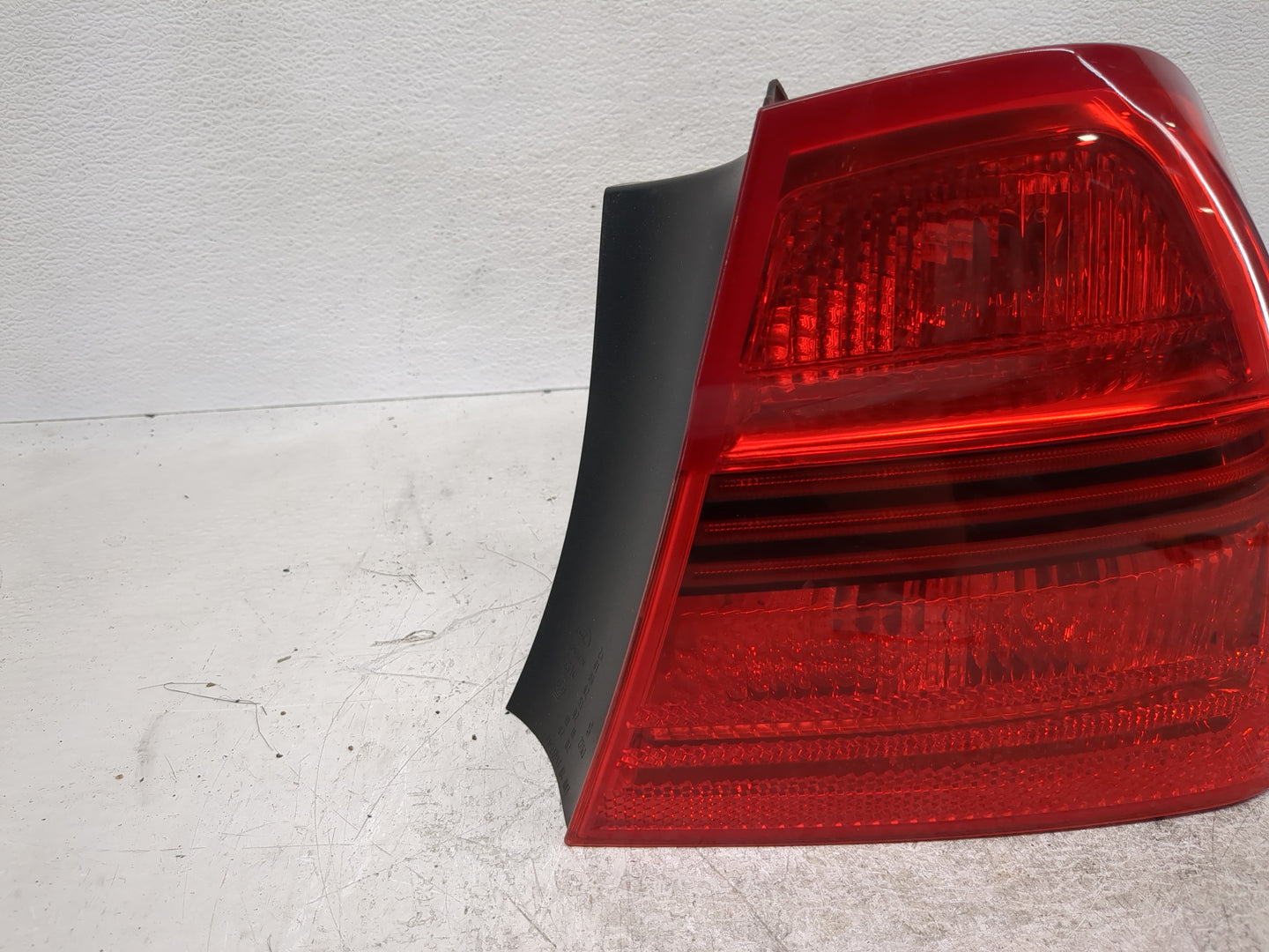 2007-2008 Bmw 328i Tail Light Assembly Passenger Right OEM Fits Fits 2006 2007 2008 OEM Used Auto Parts - Oemusedautoparts1.